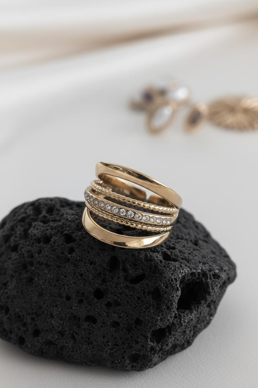 ANELLO MULTIBANDA CON PICCOLE PIETRE BRILLANTI COL. ORO