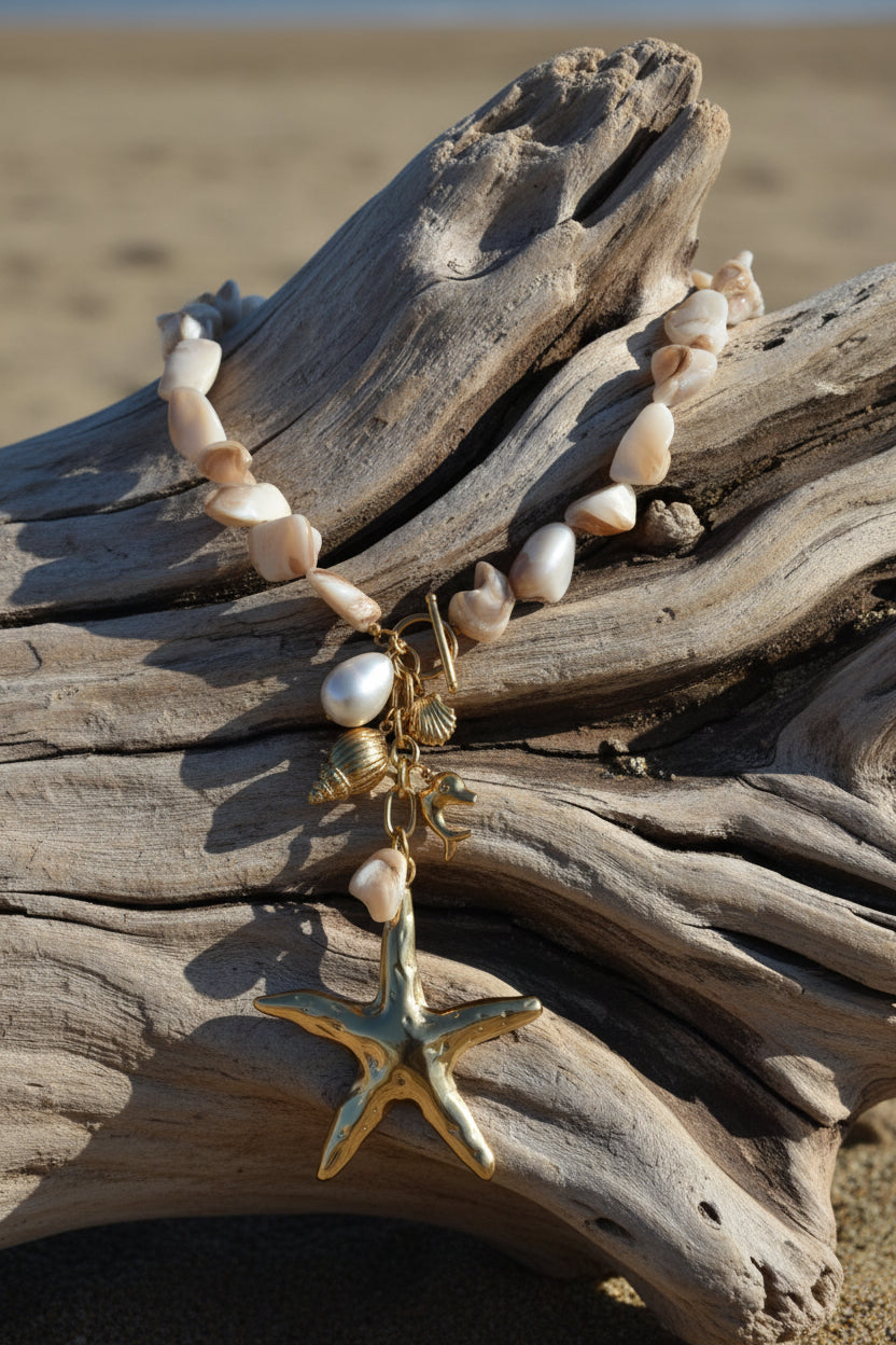 COLLANA PIETRE IRREGOLARI BEIGE CON CIONDOLI MARINI DORATI