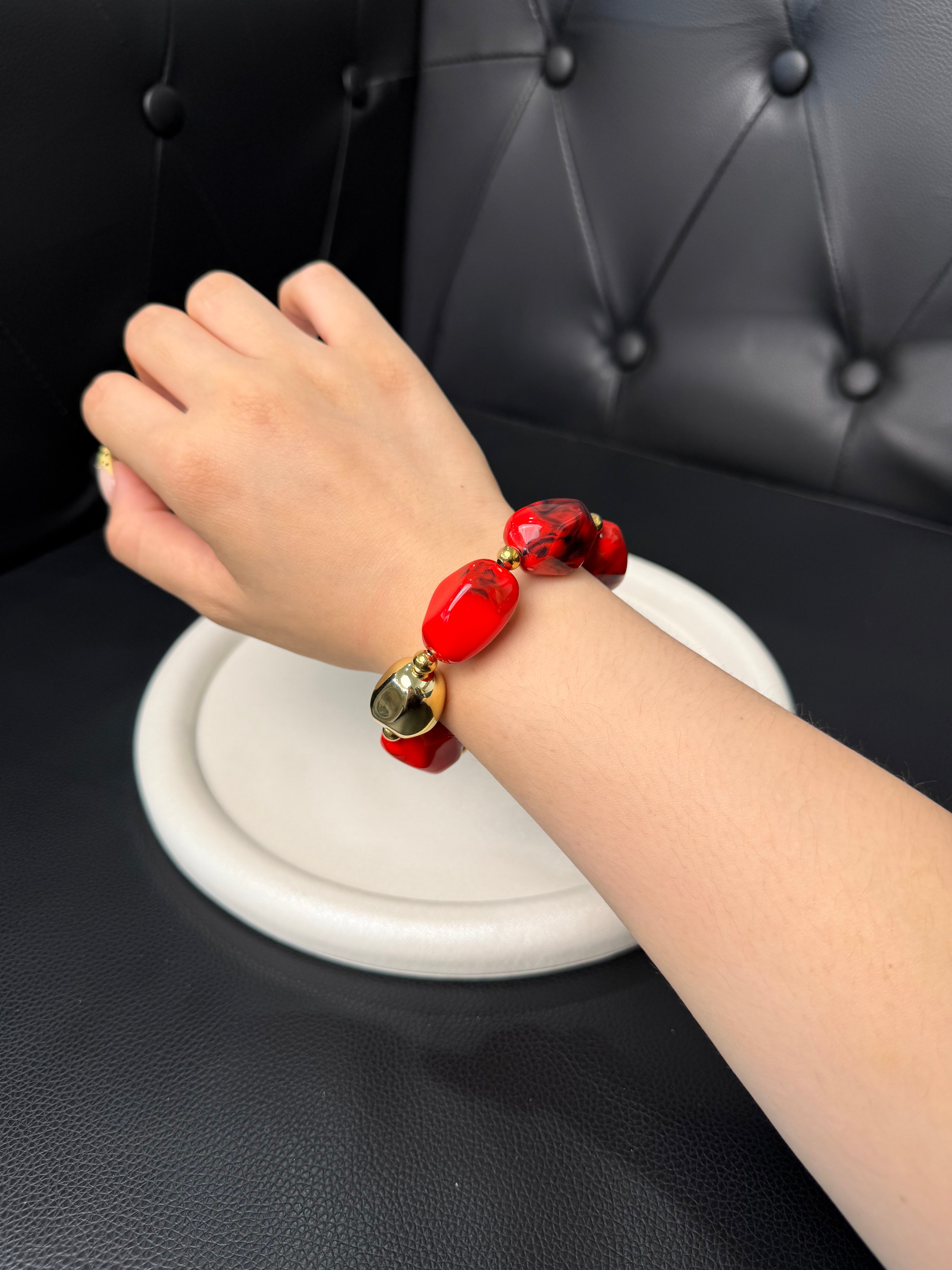 BRACCIALE CON PERLE IRREGOLARI E DISTANZIATORI ORO COL.ROSSO