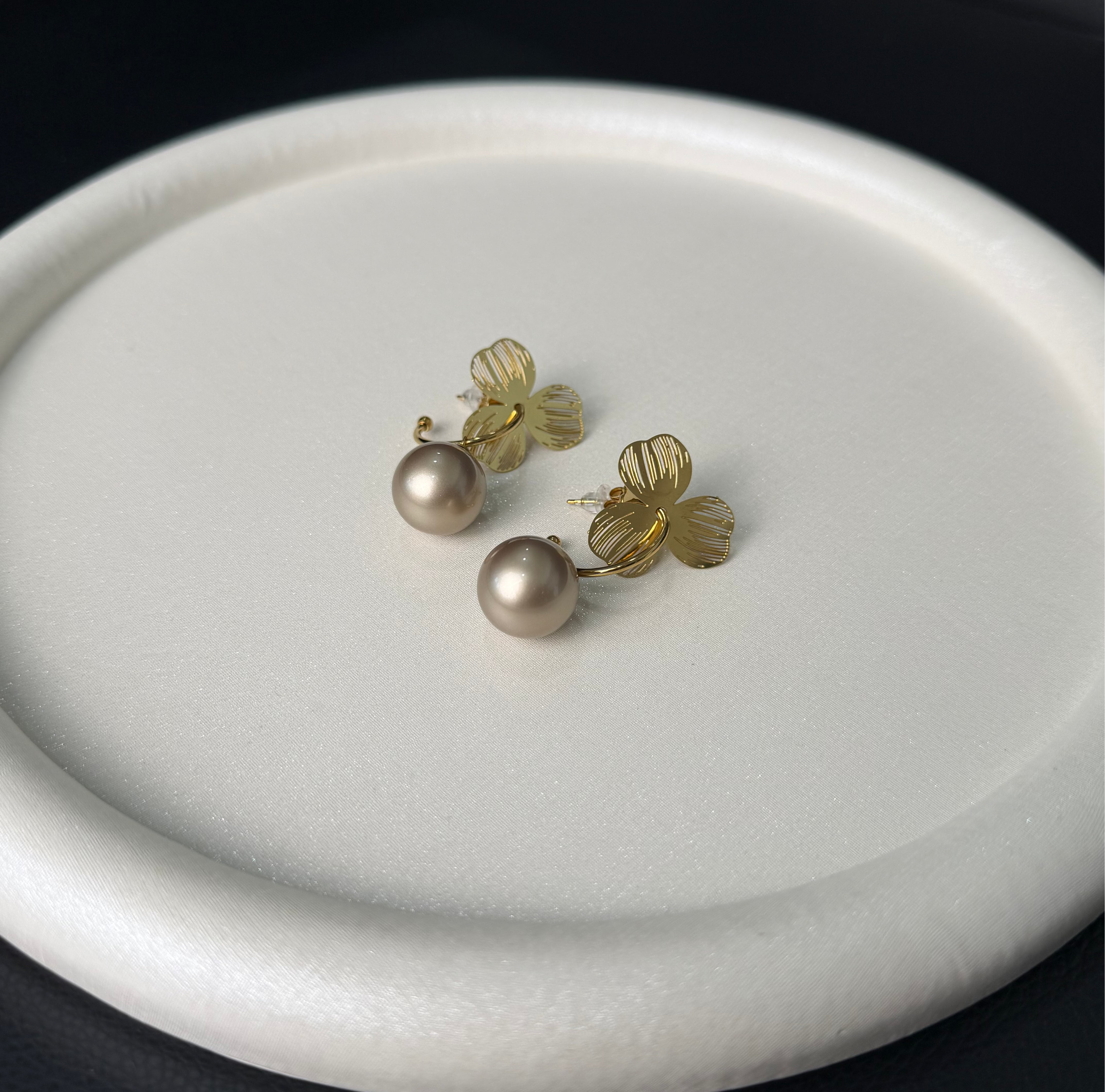 ORECCHINI ORO CON PERLA GRANDE E FIORE