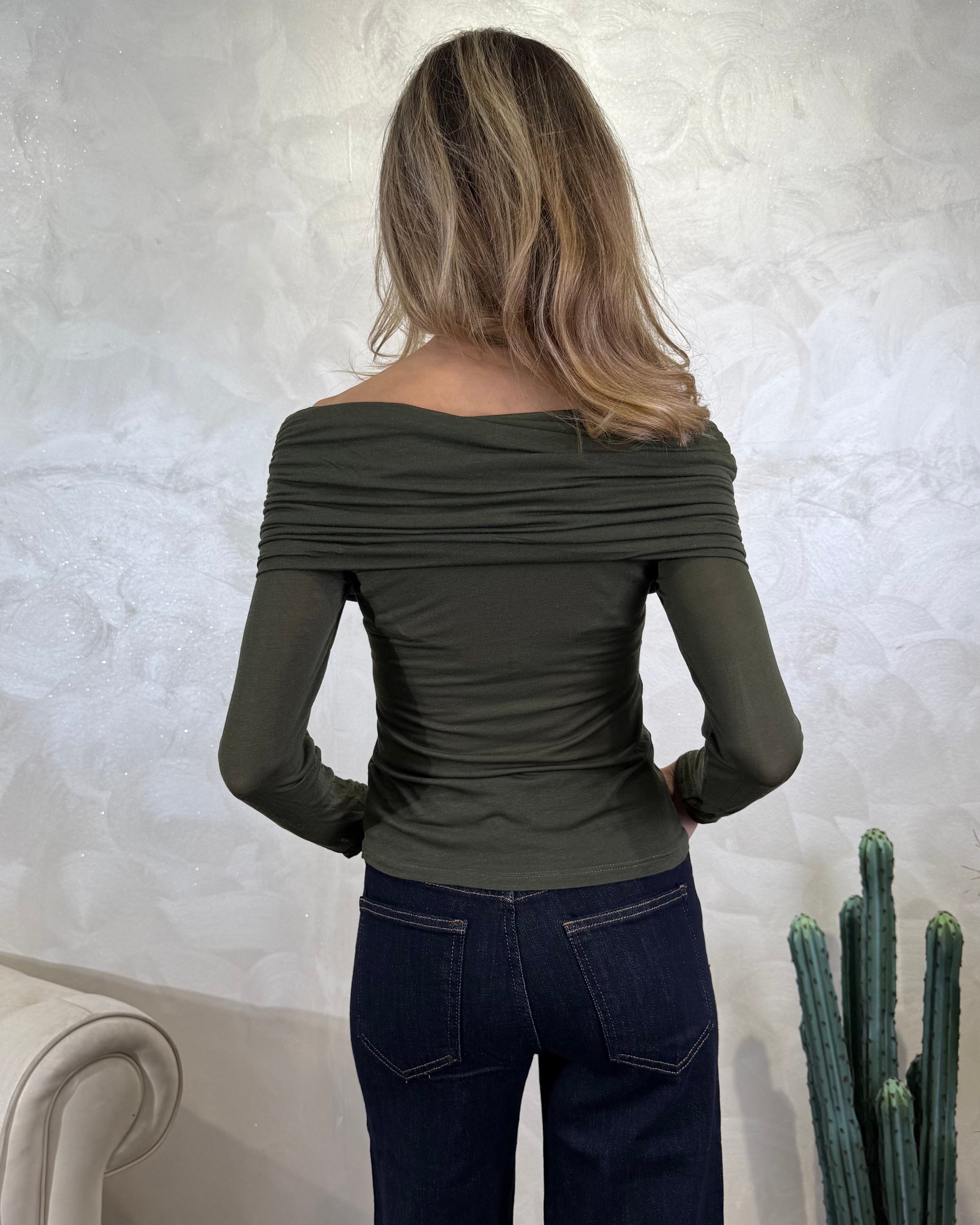 TOP SCOLLO ARRICCIATO COL VERDE