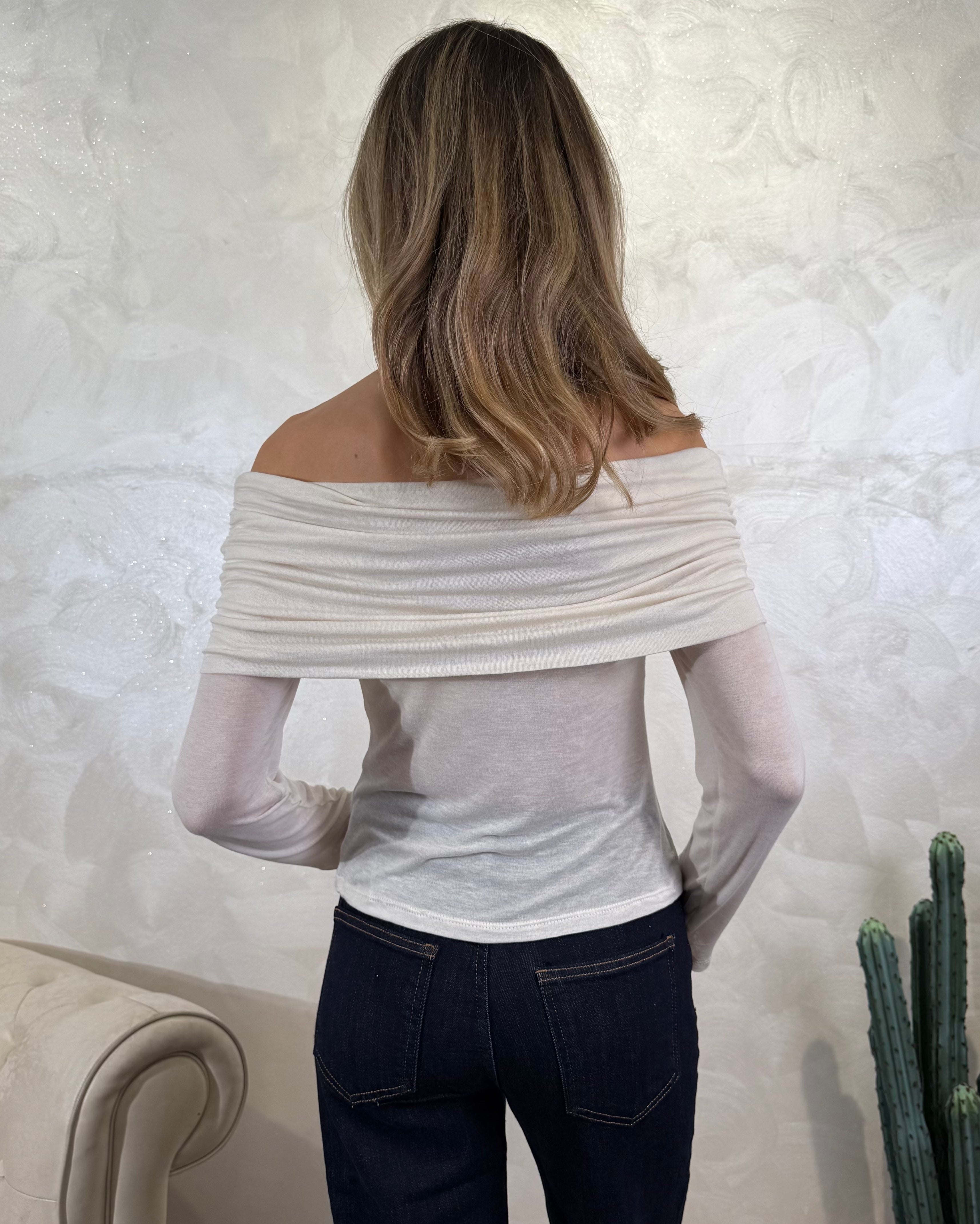 TOP SCOLLO ARRICCIATO COL PANNA