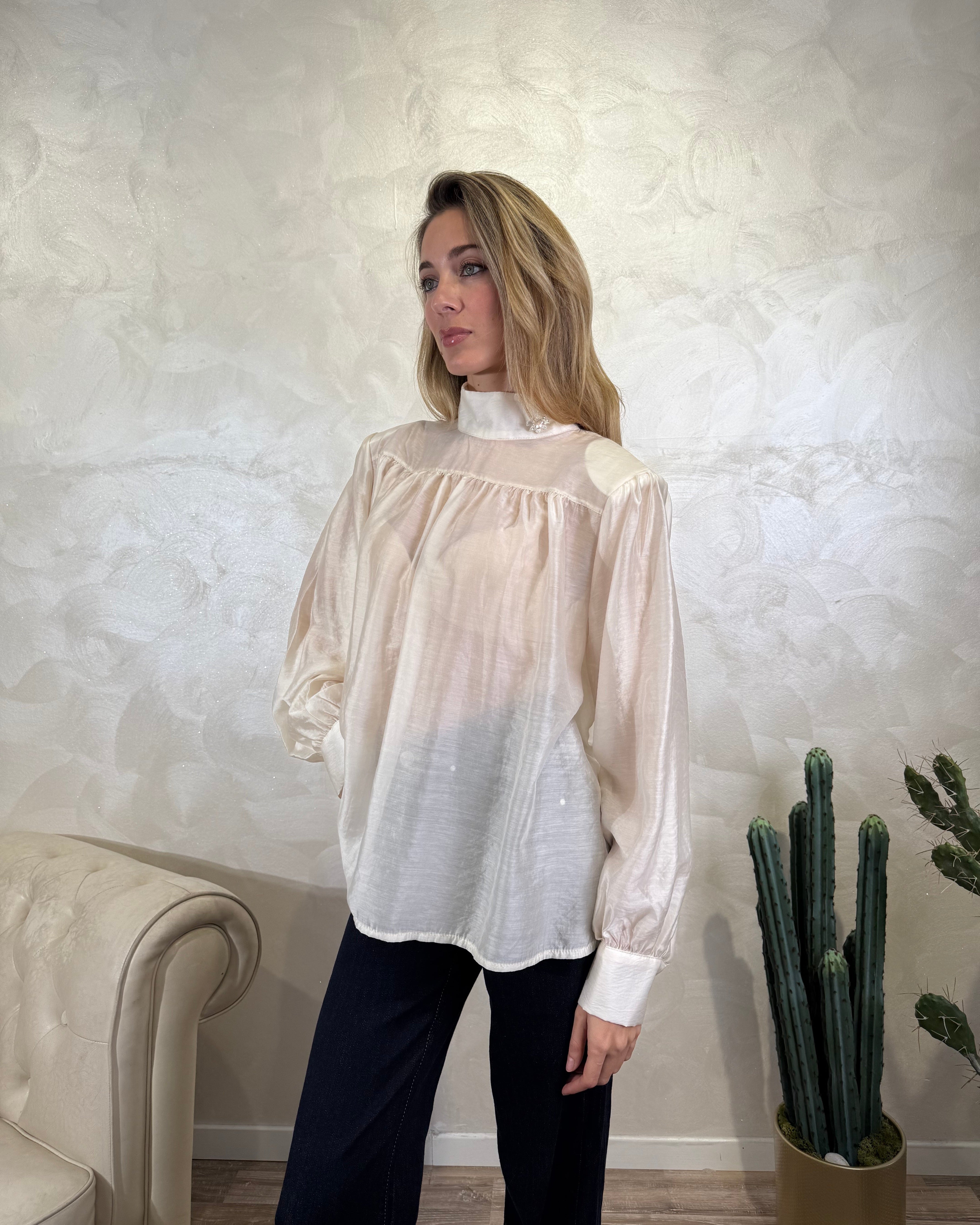 CAMICIA CON SPALLINE E DETTAGLIO GIOIELLO COL.PANNA