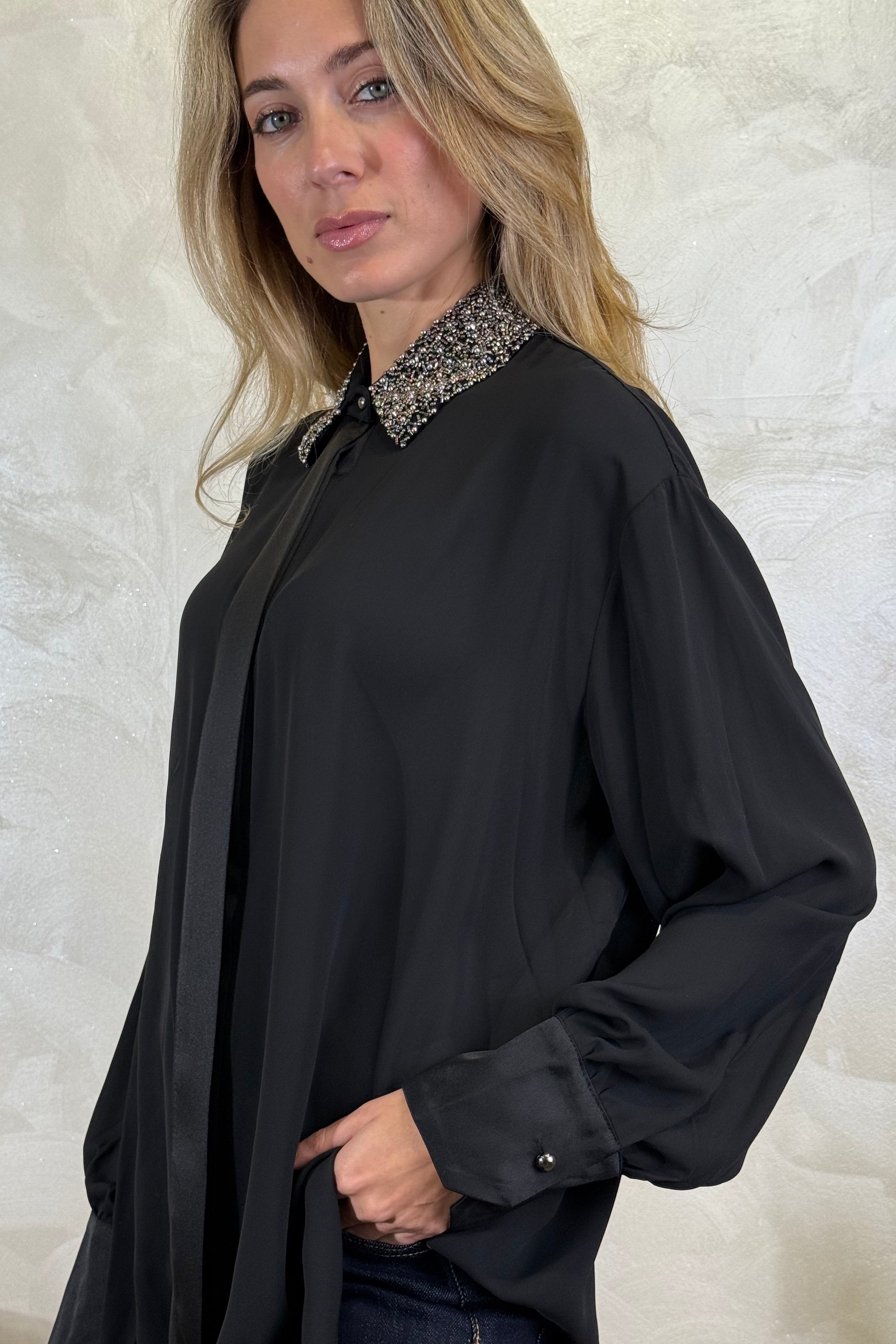 CAMICIA CON COLLO DECORATO EFFETTO METAL COL. NERO
