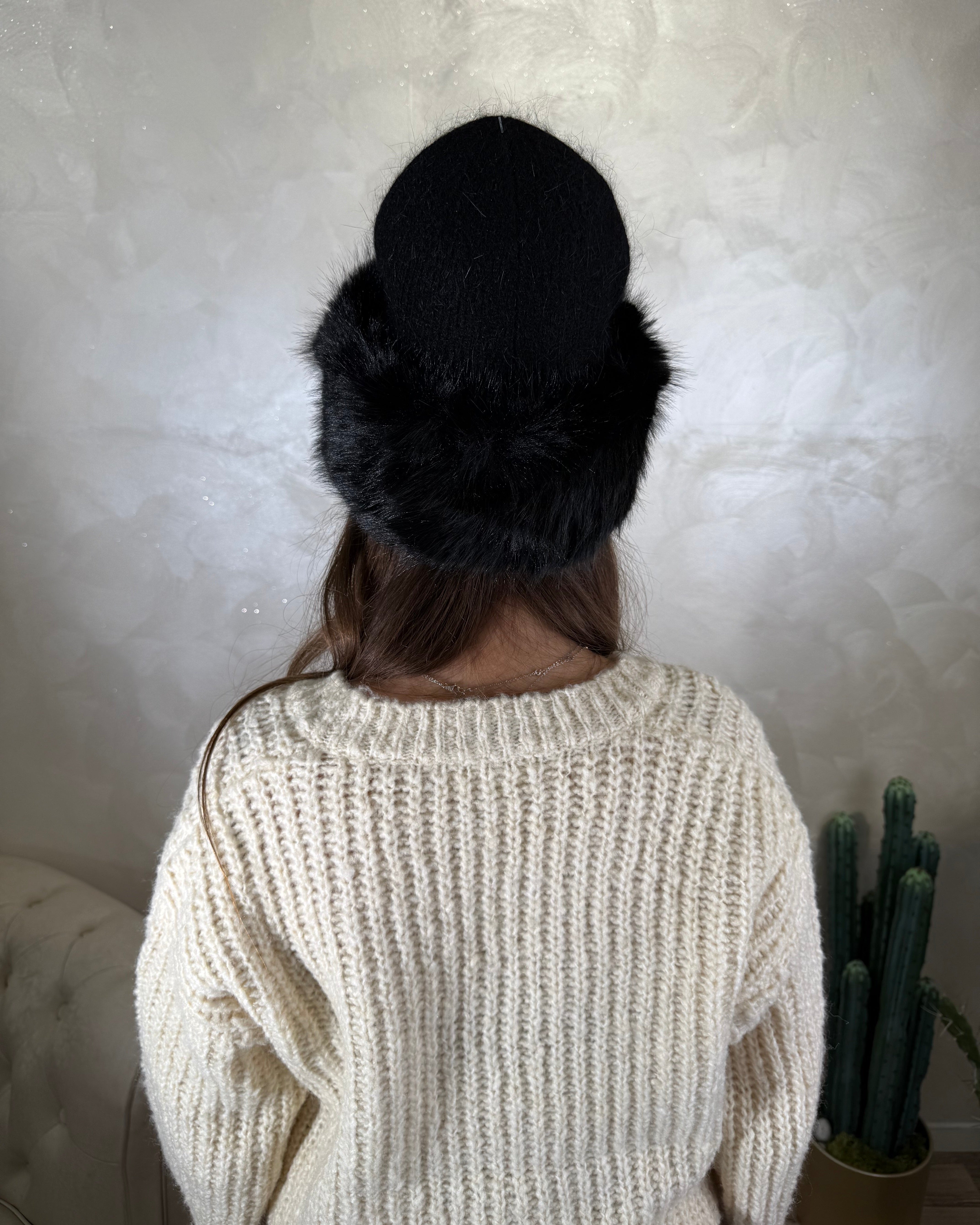 CAPPELLINO CUFFIA CON BORDO ECOPELLICCIA COL. NERO