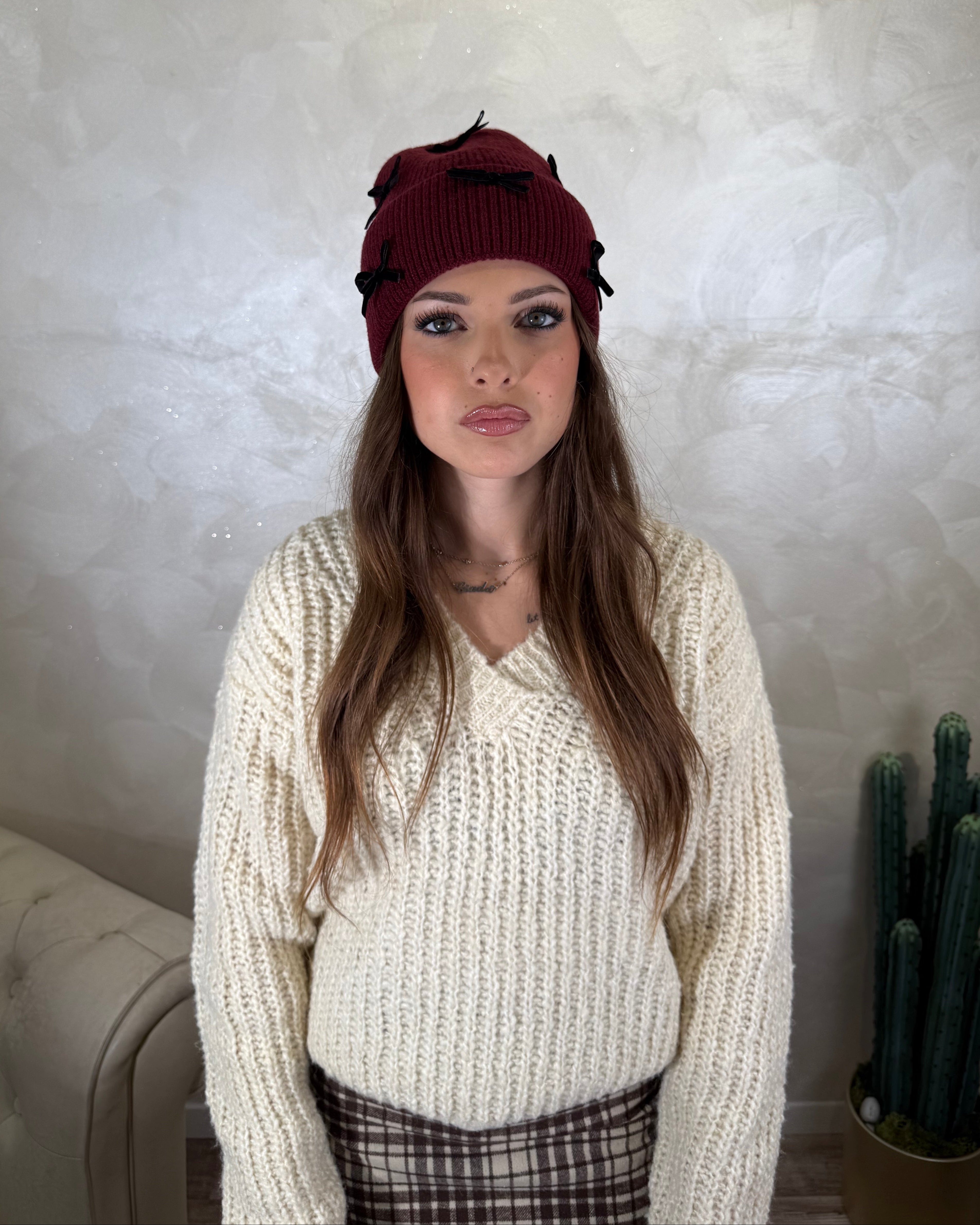 CAPPELLO CUFFIA CON FIOCCHETTI COL. BORDEAUX