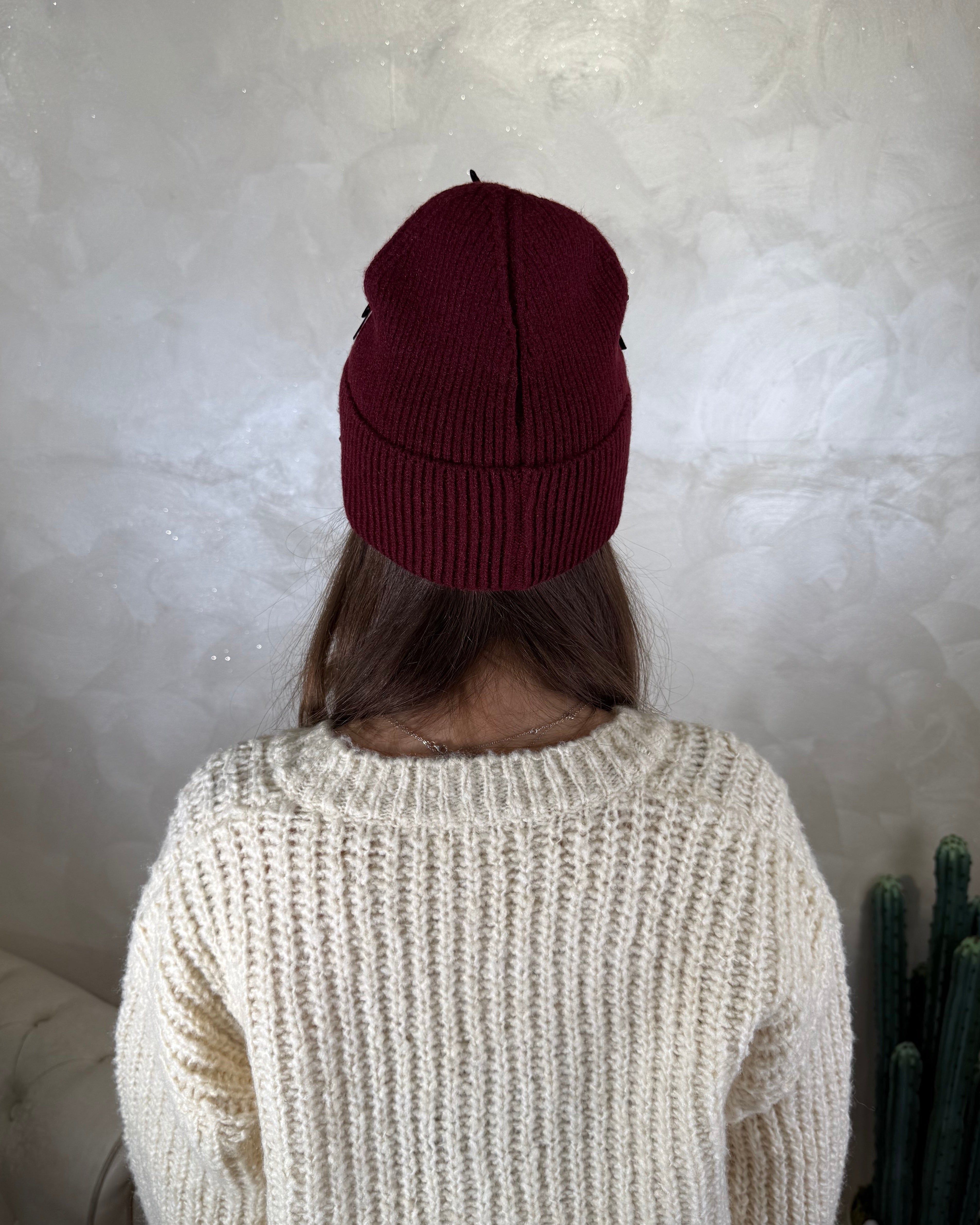 CAPPELLO CUFFIA CON FIOCCHETTI COL. BORDEAUX