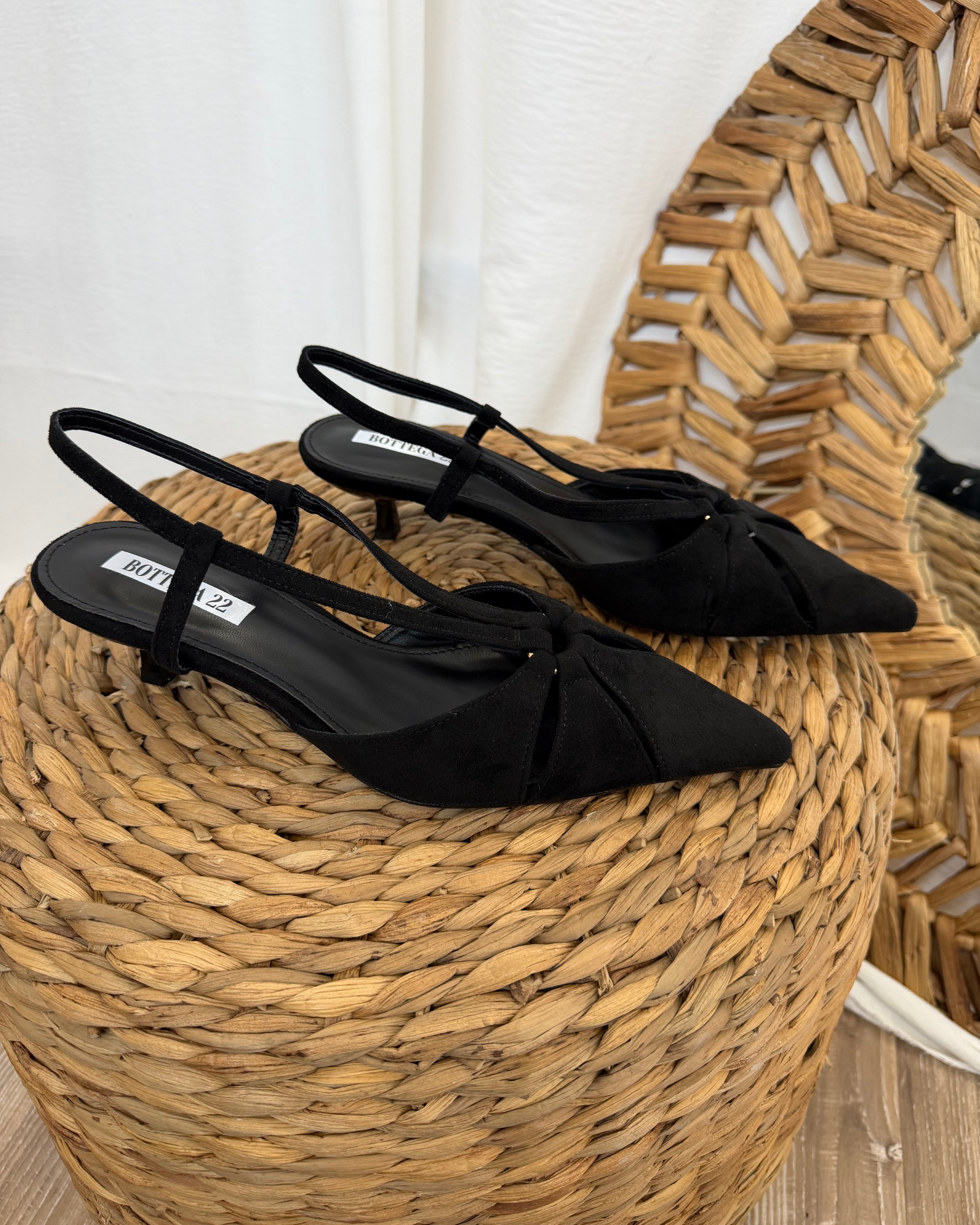SCARPA SLINGBACK DONNA PUNTA AFFUSOLATA COL NERO