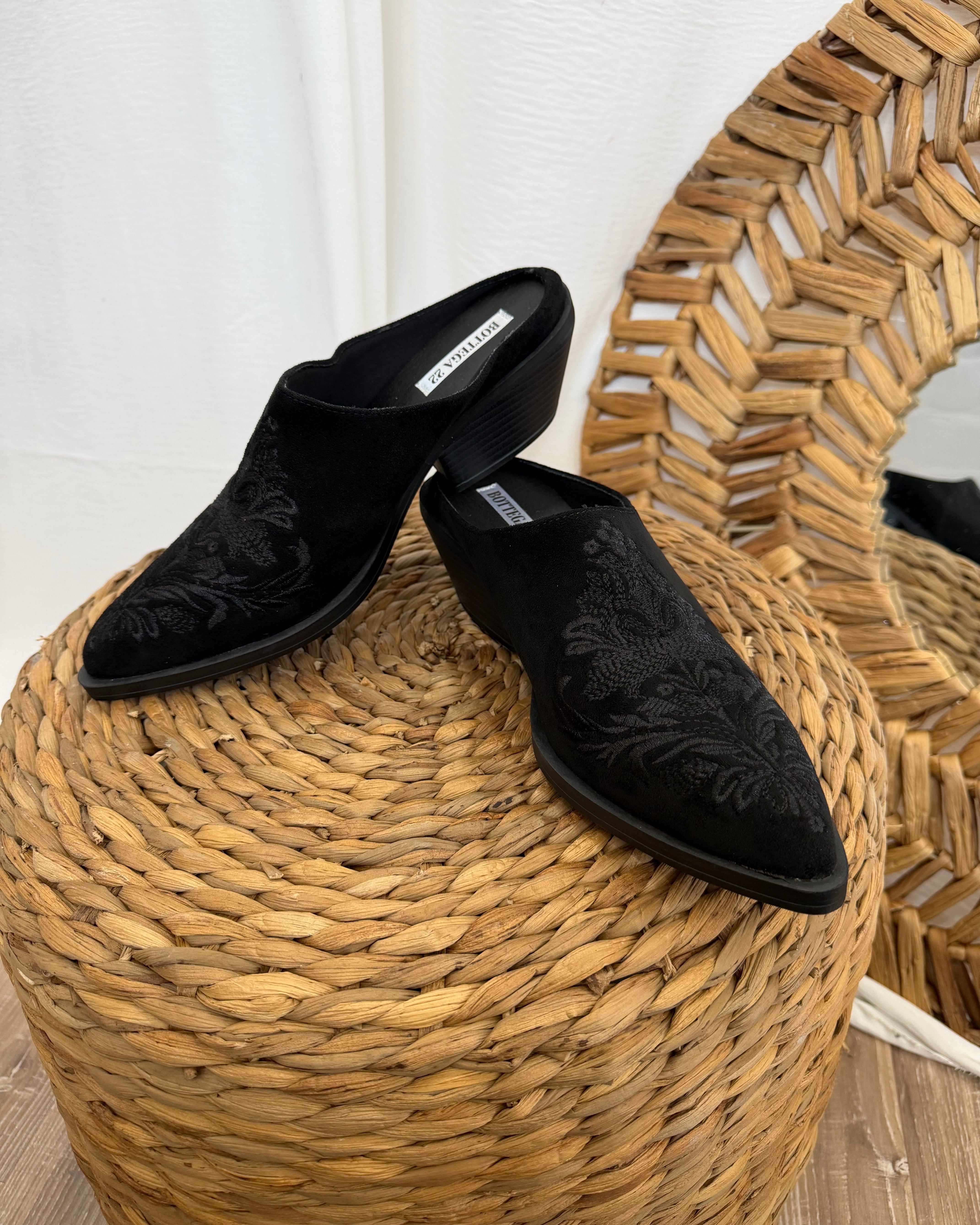 SCARPA SABOT DONNA SCAMOSCIATI RICAMATI COL NERO