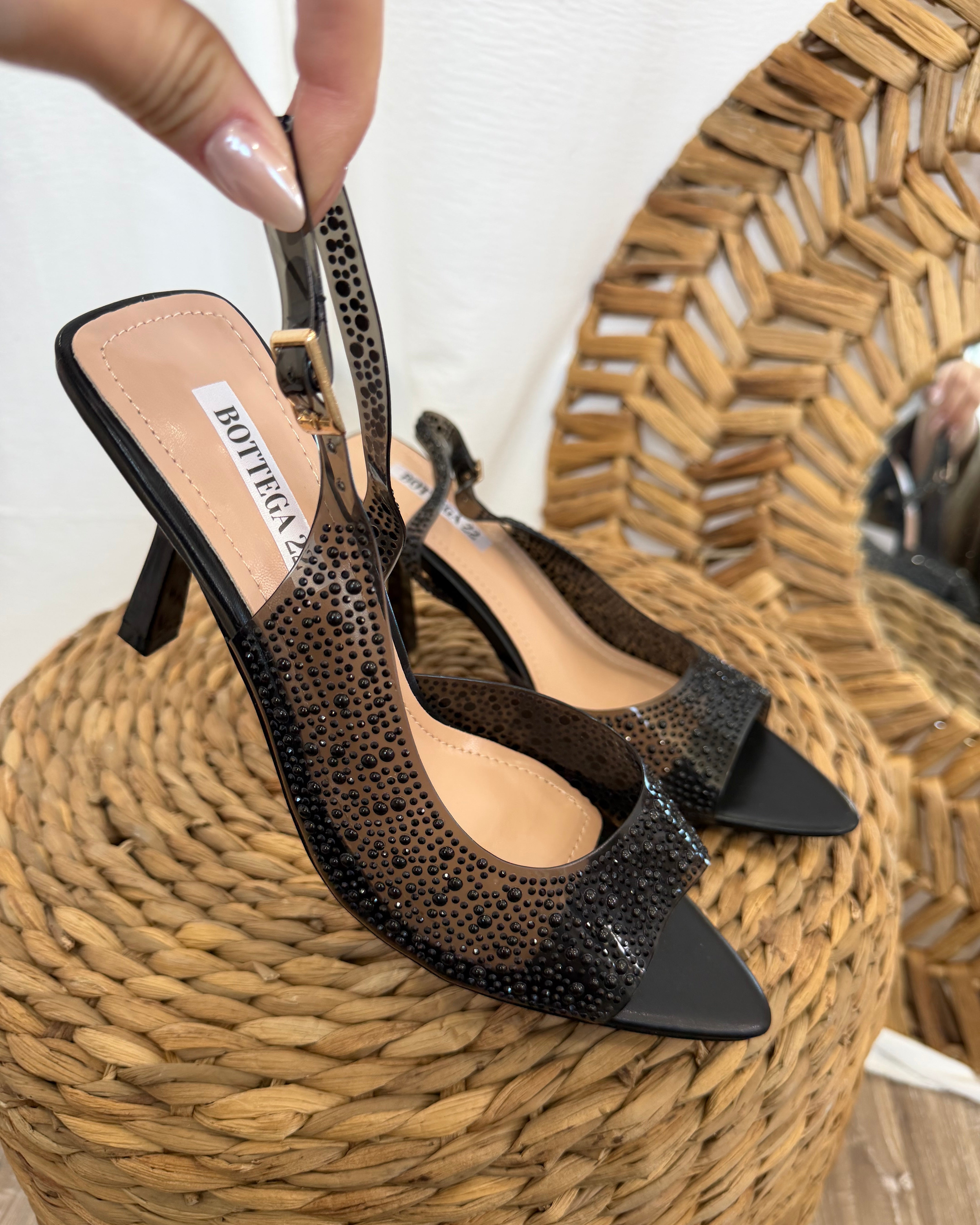 SLINGBACK TRASPARENTE CON DETTAGLI STRASS TONO SU TONO PUNTA AFFUSOLATA COL.NERO