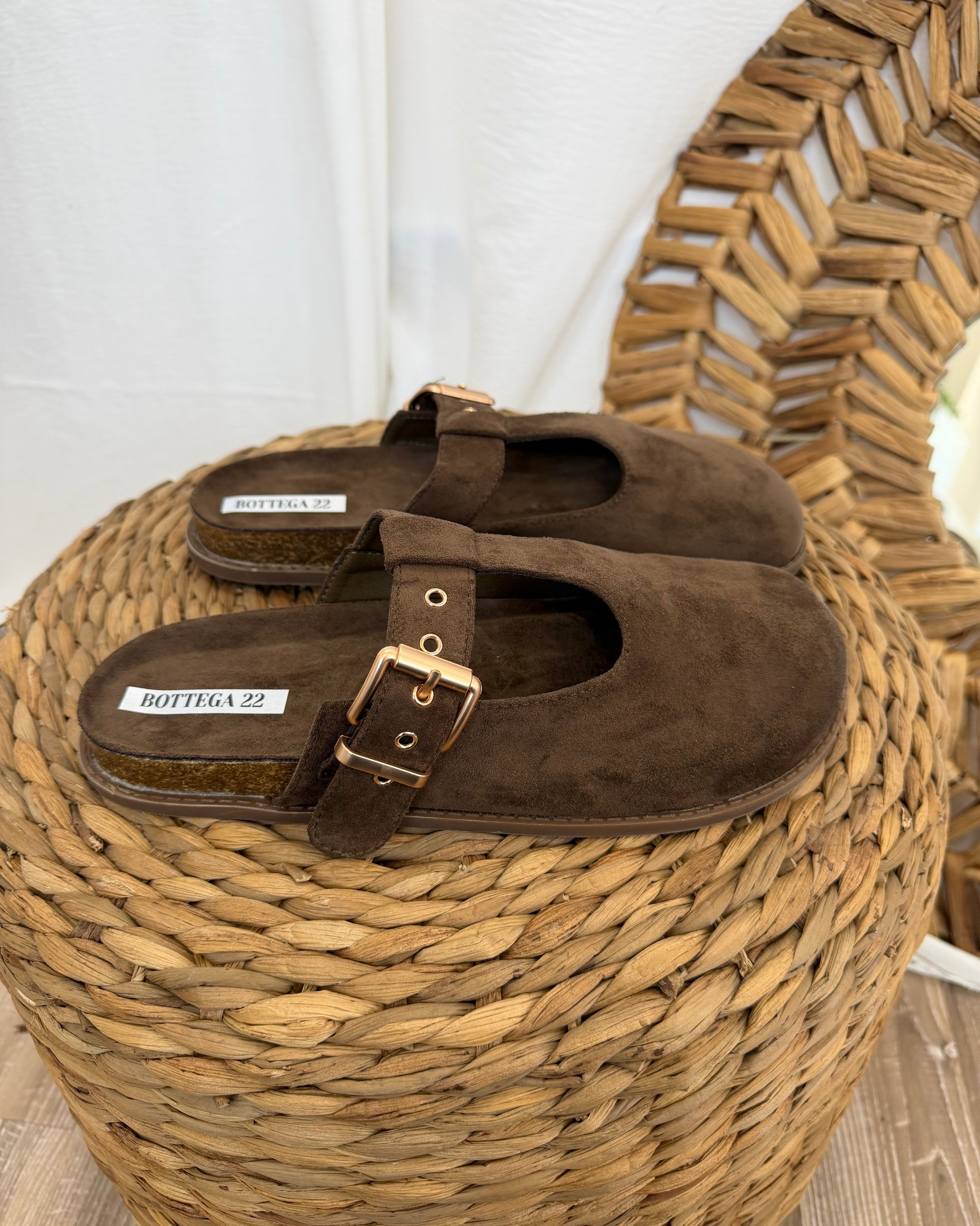 SABOT SCAMOSCIATI T-STRAP CON FIBBIA COL.MORO
