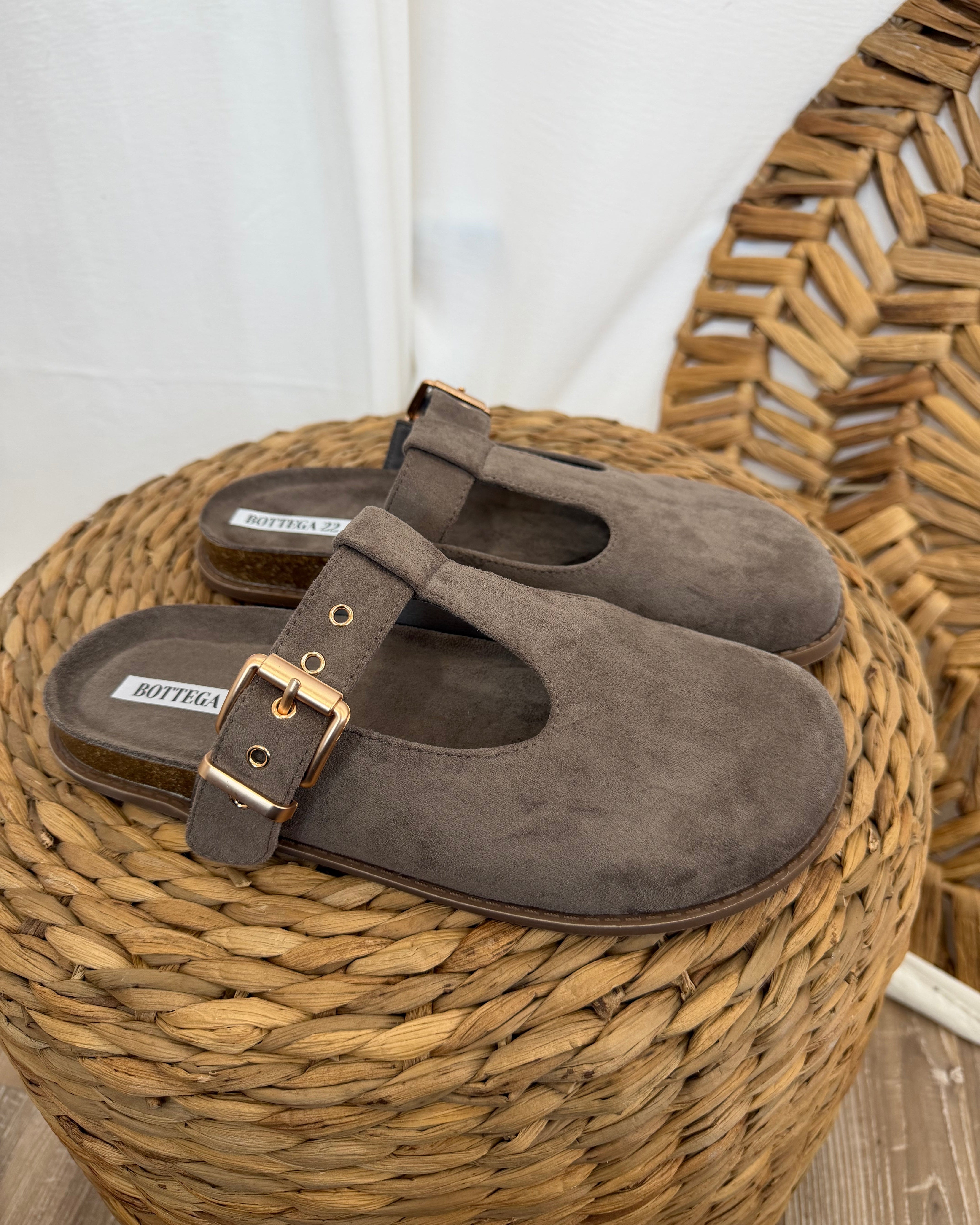 SABOT SCAMOSCIATI T-STRAP CON FIBBIA COL.TAUPE