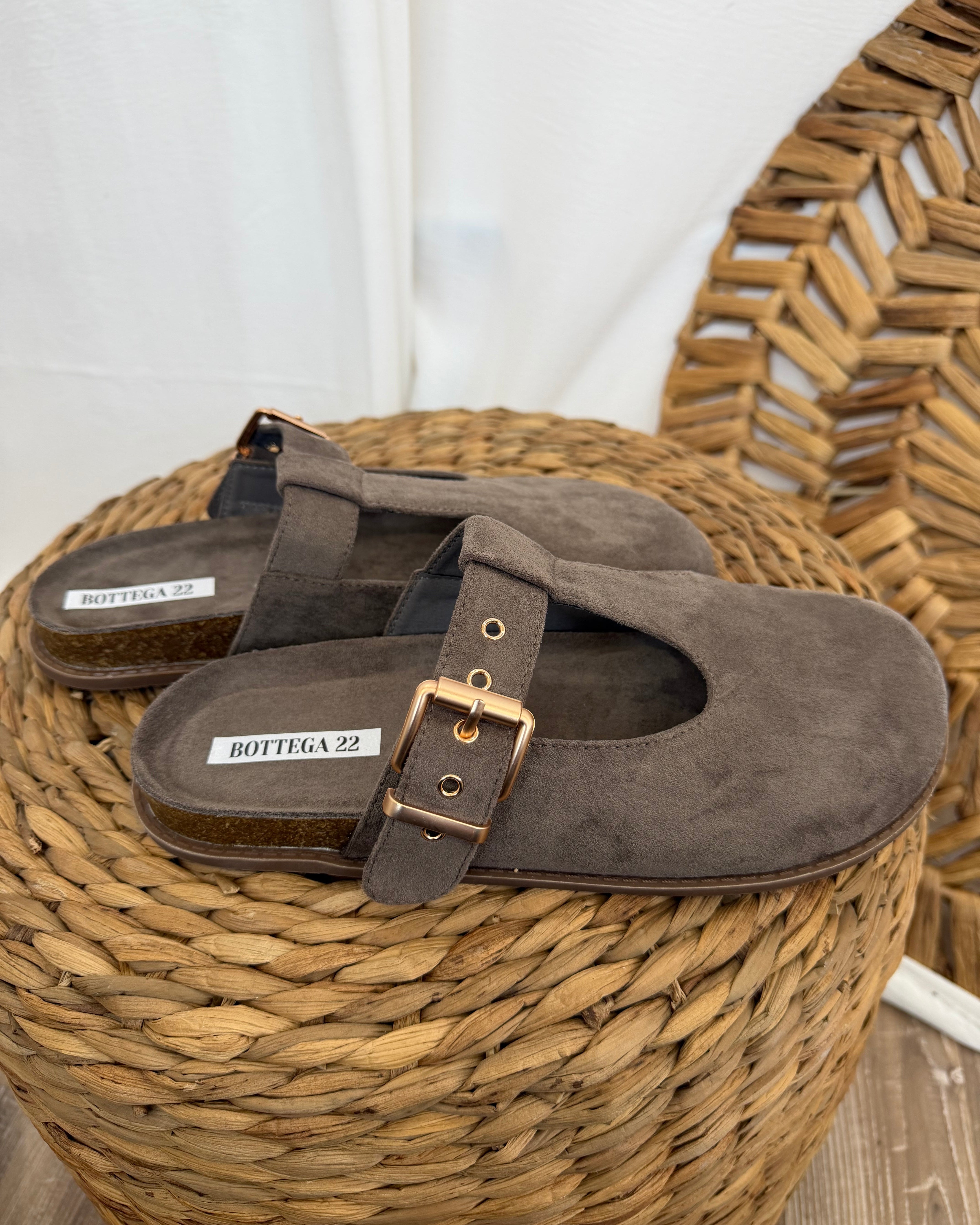 SABOT SCAMOSCIATI T-STRAP CON FIBBIA COL.TAUPE