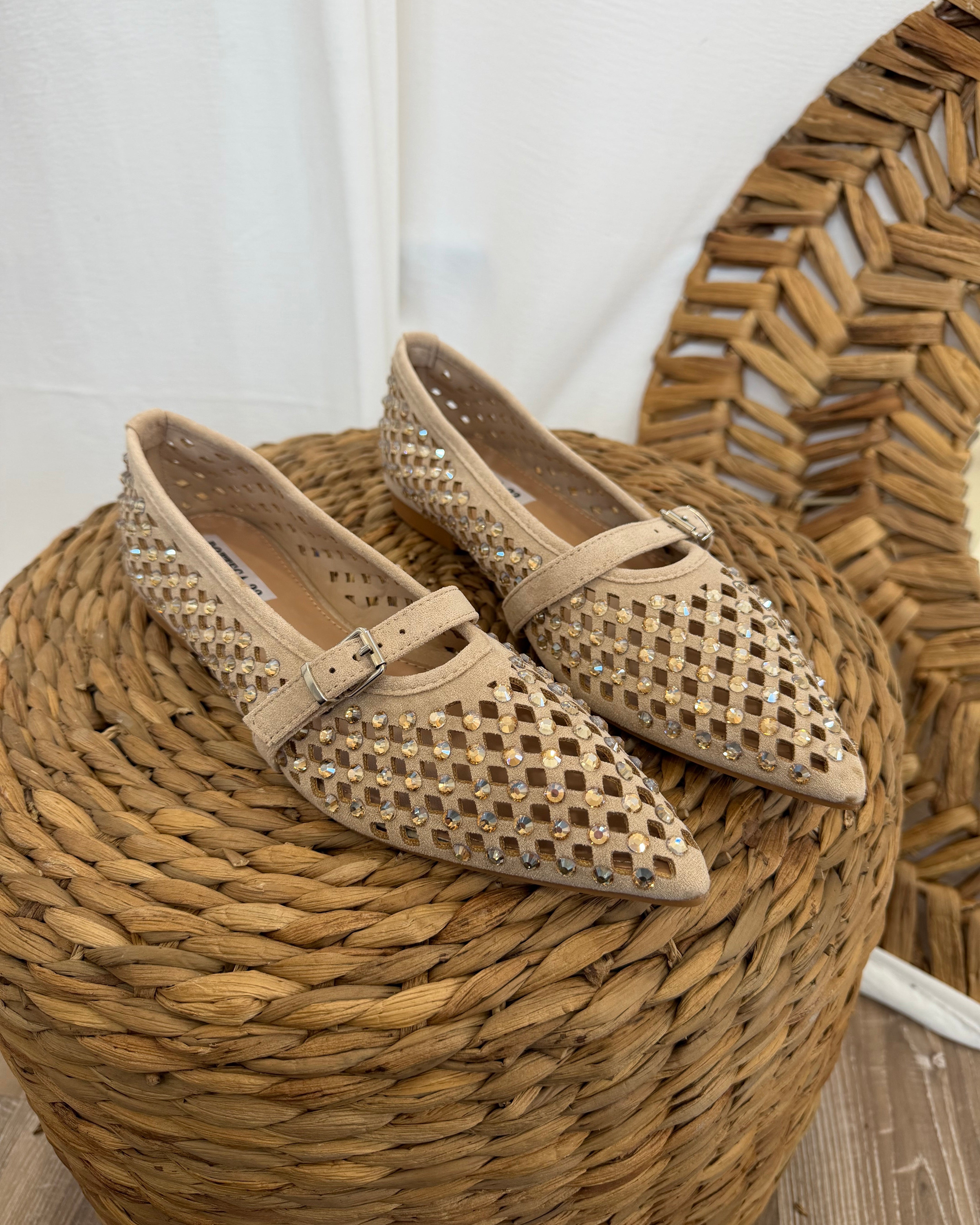 BALLERINA INTRECCIATA CON BORCHIE STRASS E CINTURINO COL.NUDE