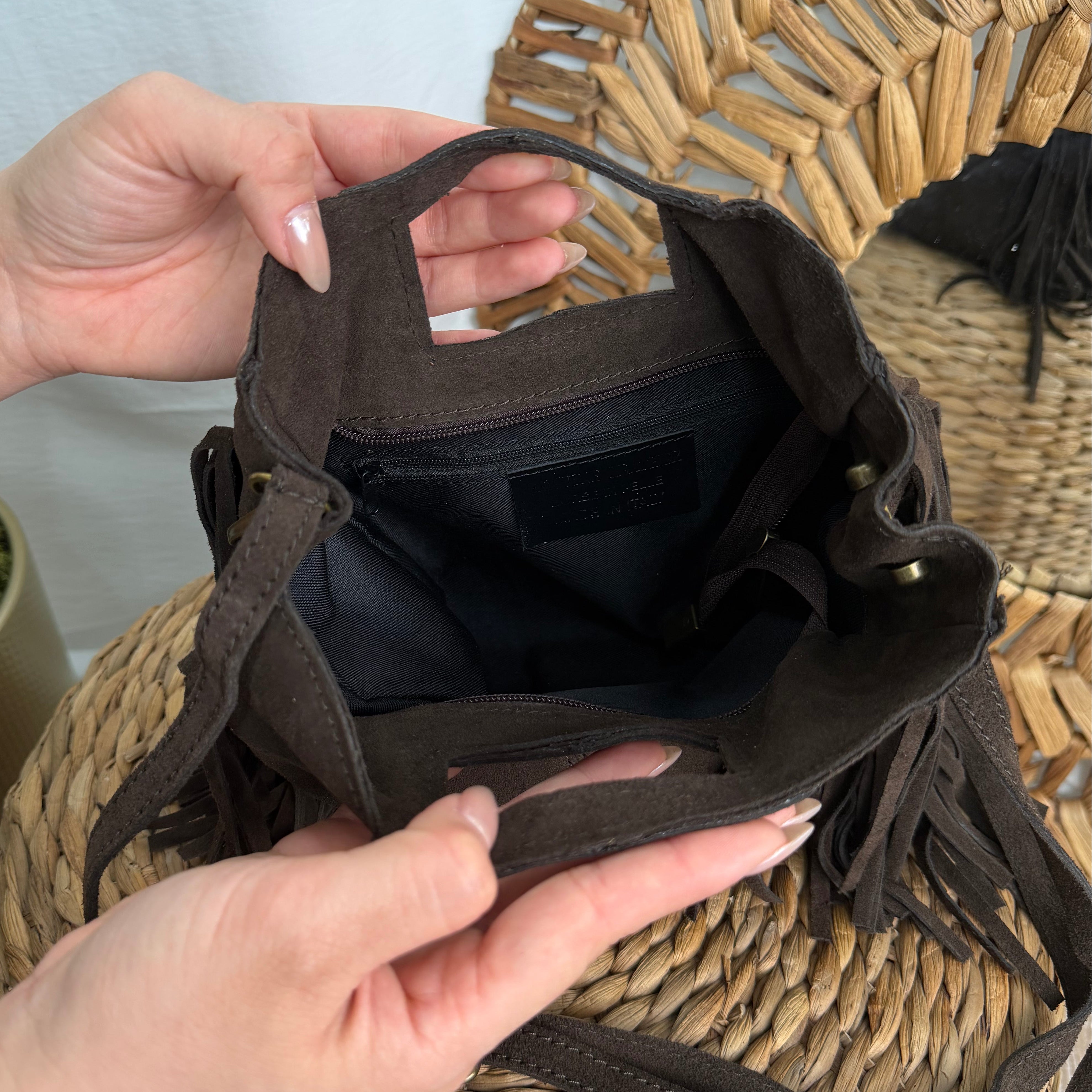BORSA IN VERA PELLE SCAMOSCIATA CON FRANGE COL. MORO