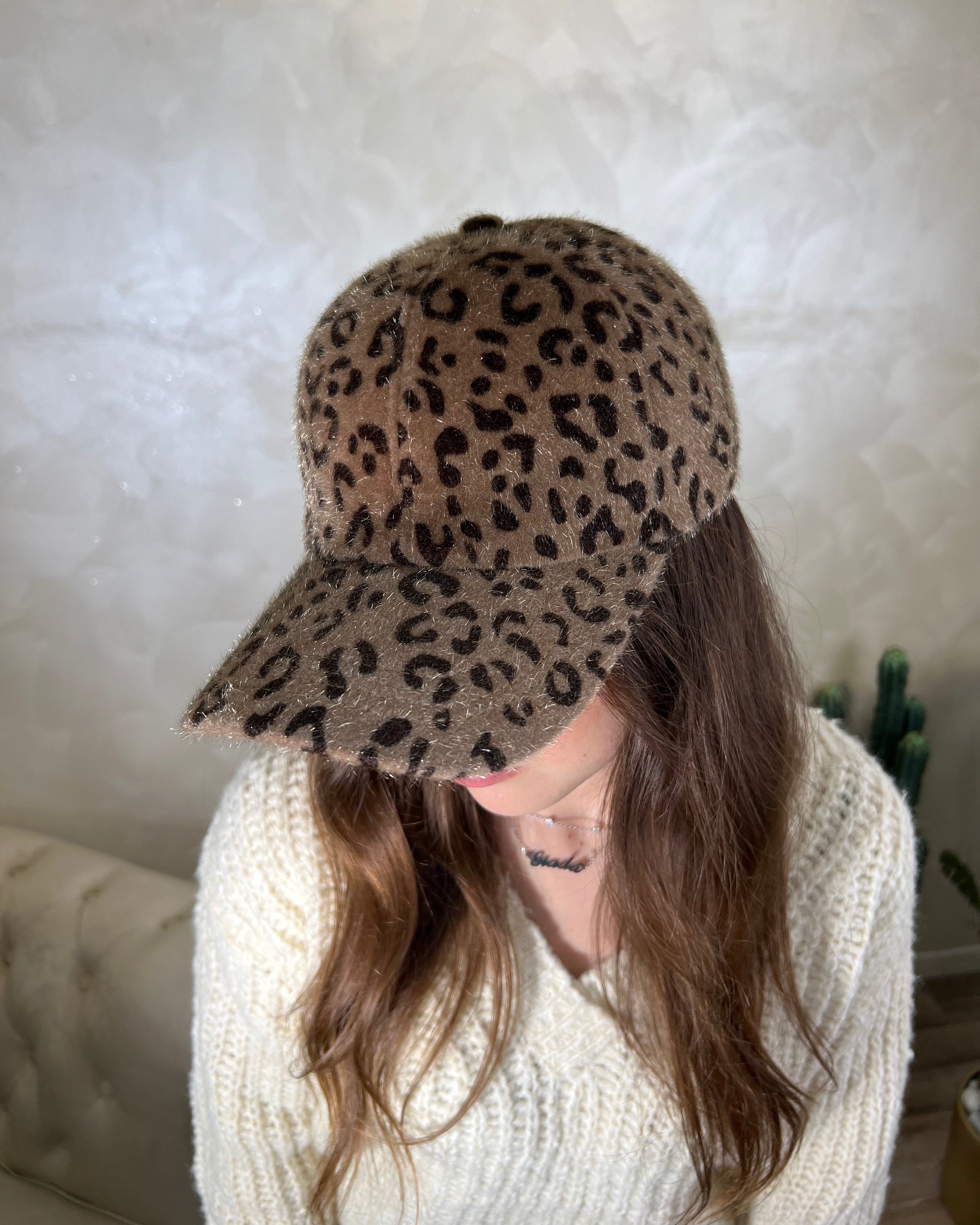 CAPPELLINO CON VISIERA COL. ANIMALIER