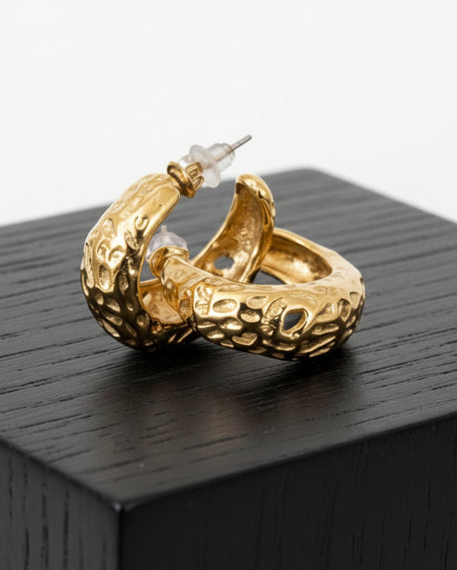 ORECCHINI A CERCHIO MARTELLATO COL GOLD