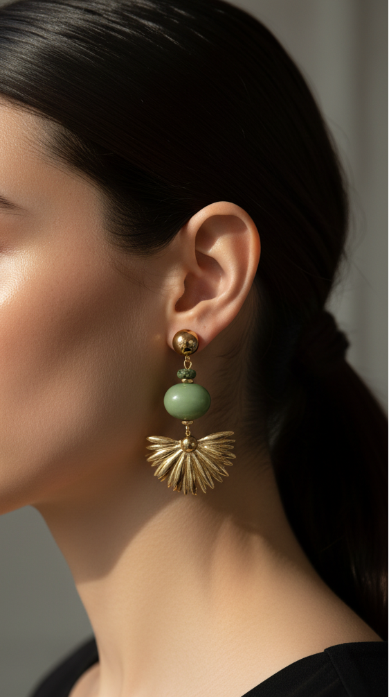 VERDE & ORO — ORECCHINI PENDENTI CON VENTAGLIO METALLICO