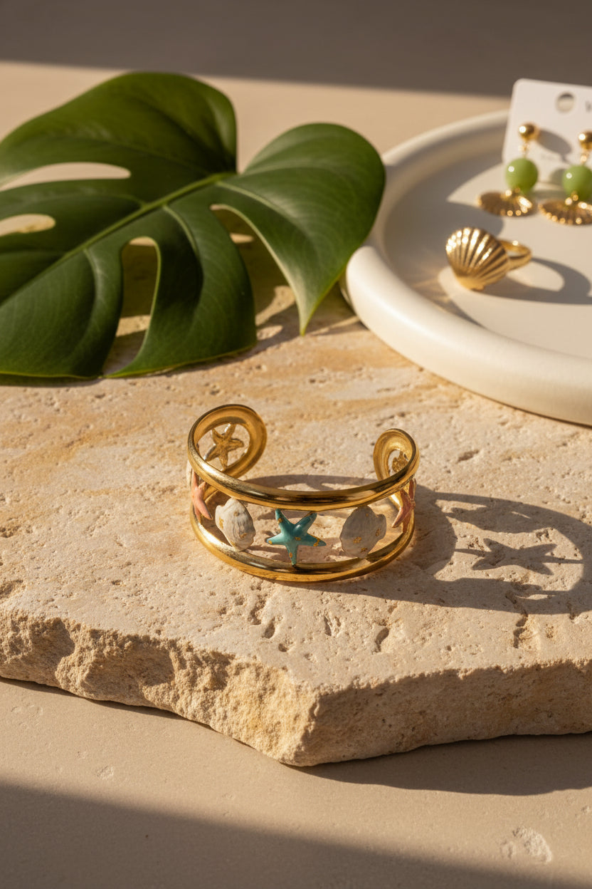 BRACCIALE COLOR ORO CON STELLE MARINE E CONCHIGLIE COLORATE