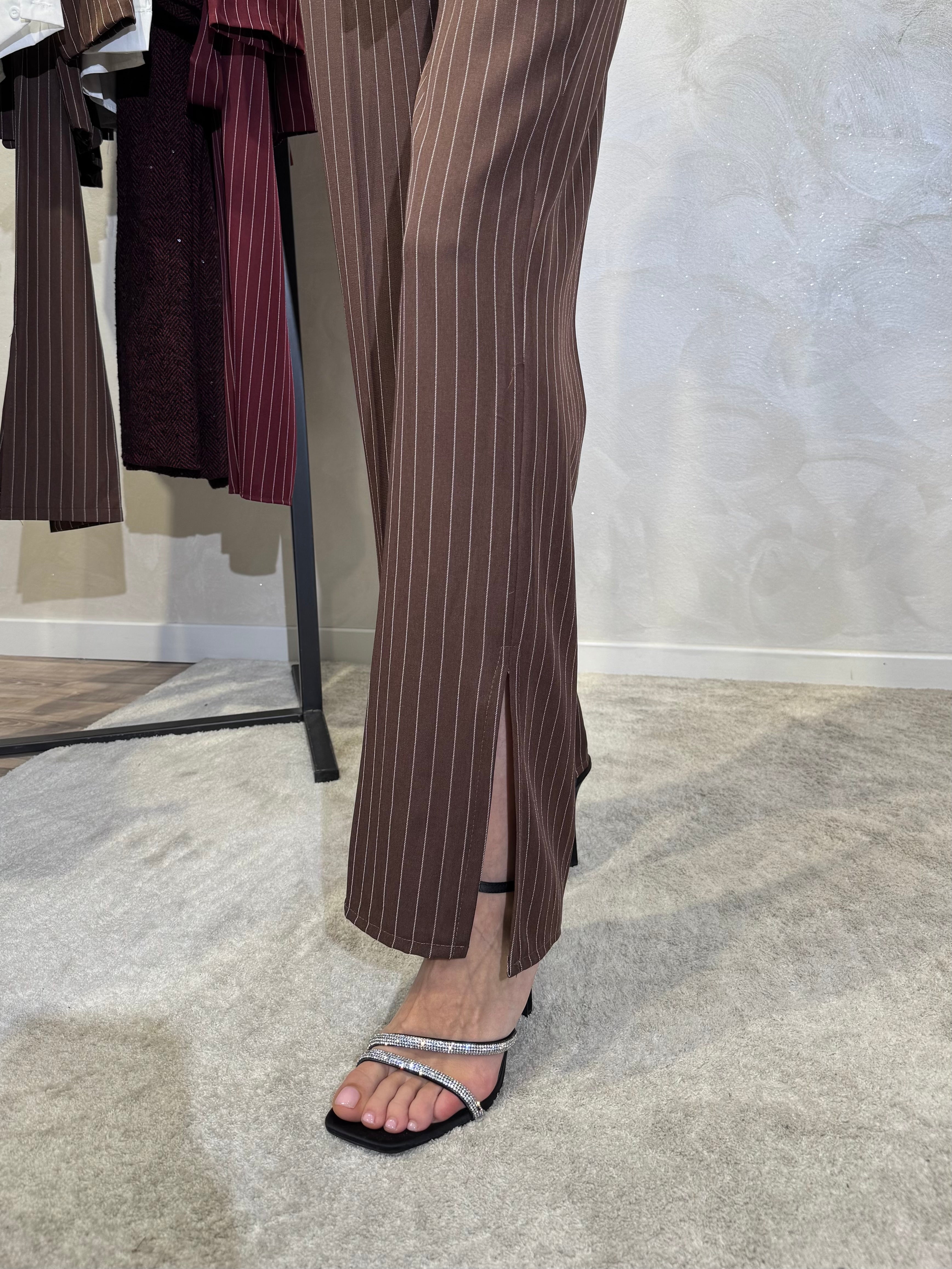 COMPLETO GESSATO  CONTEMPORANEO COL. MORO