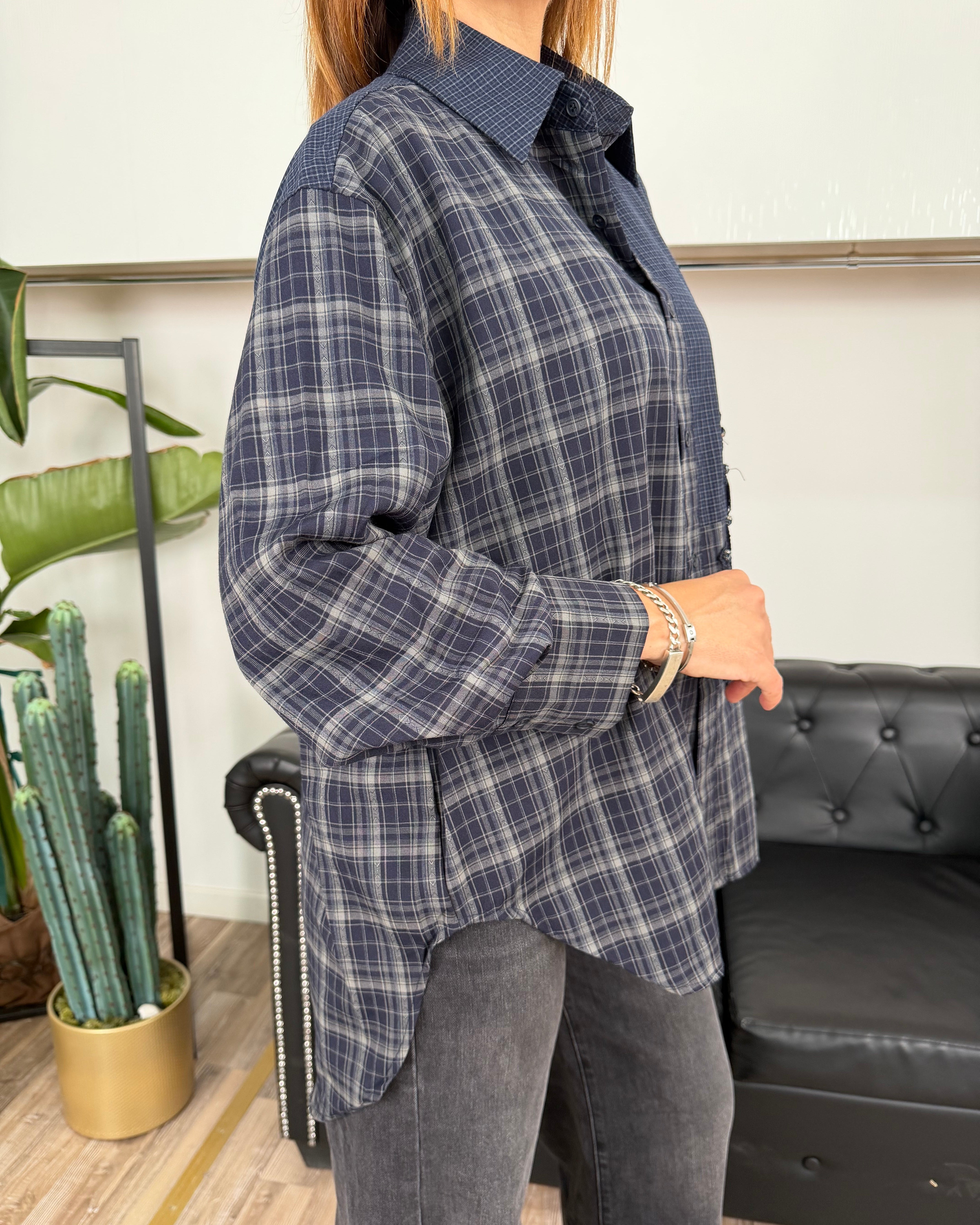 CAMICIA PATCHWORK CON DETTAGLI FLOREALI E RICAMI COL. BLU