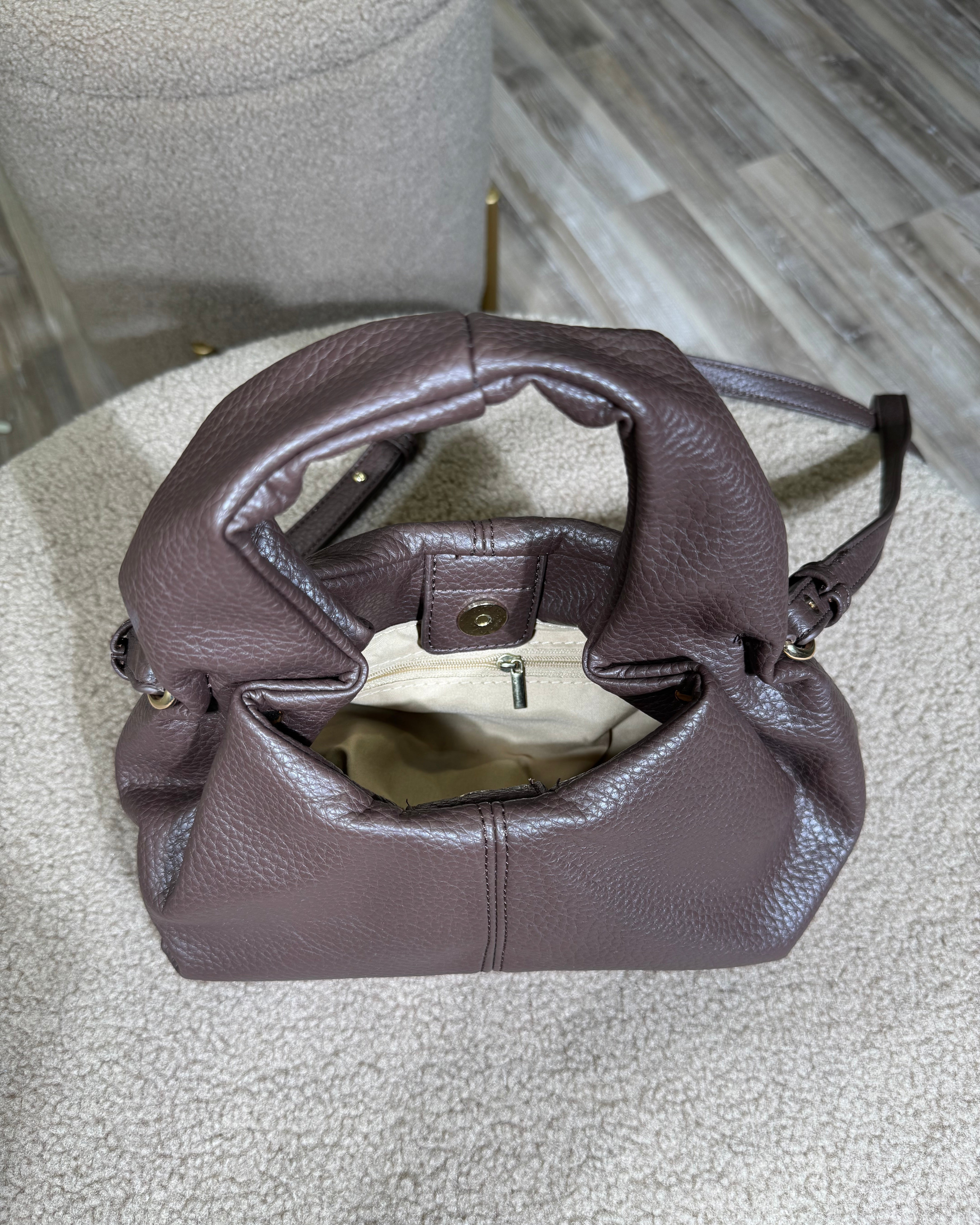 BORSA STRUTTURATA IN ECOPELLE CON DETTAGLI DORATI COL.MORO