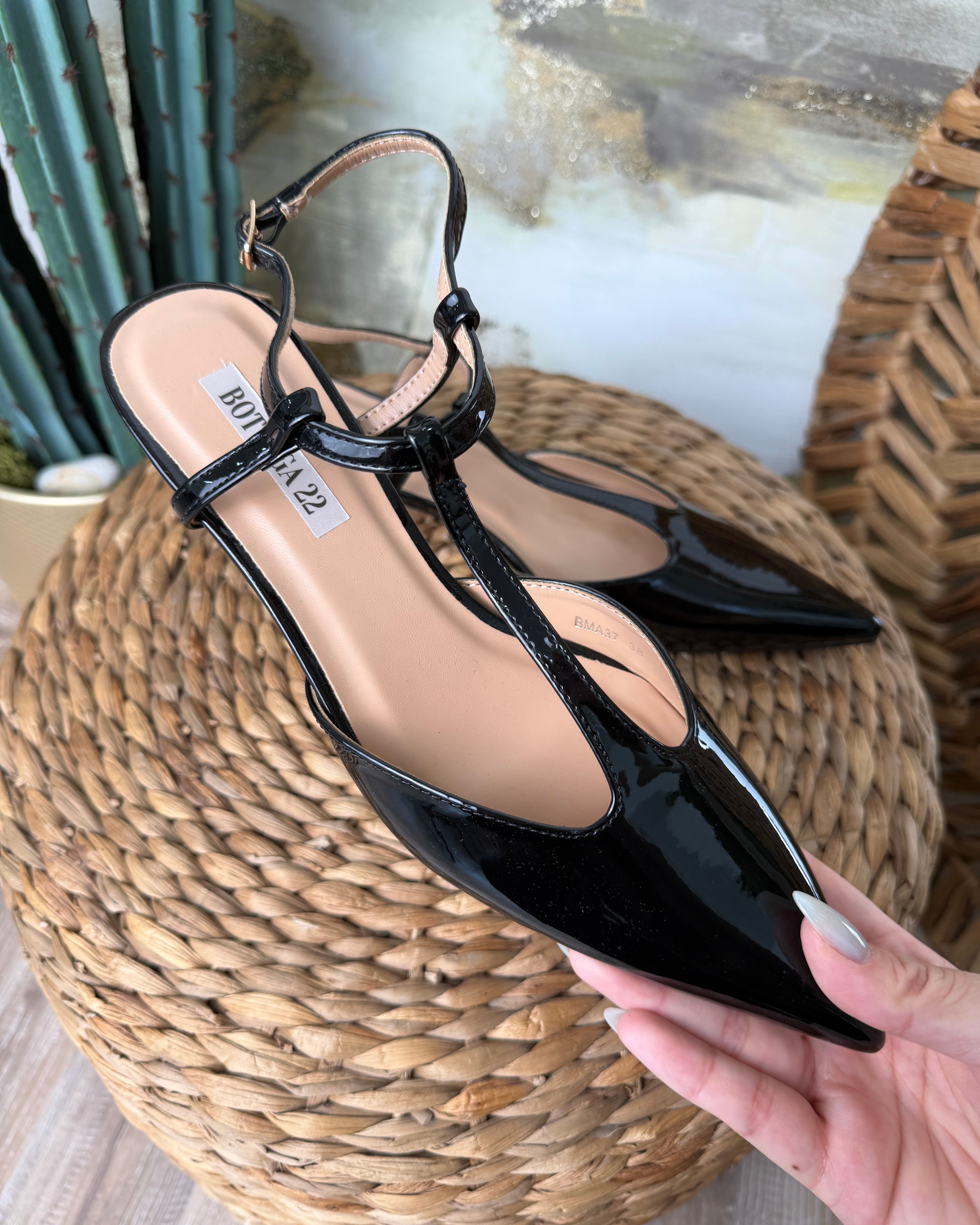 SLINGBACK VERNICE CON PUNTA AFFUSOLATA COL. NERO
