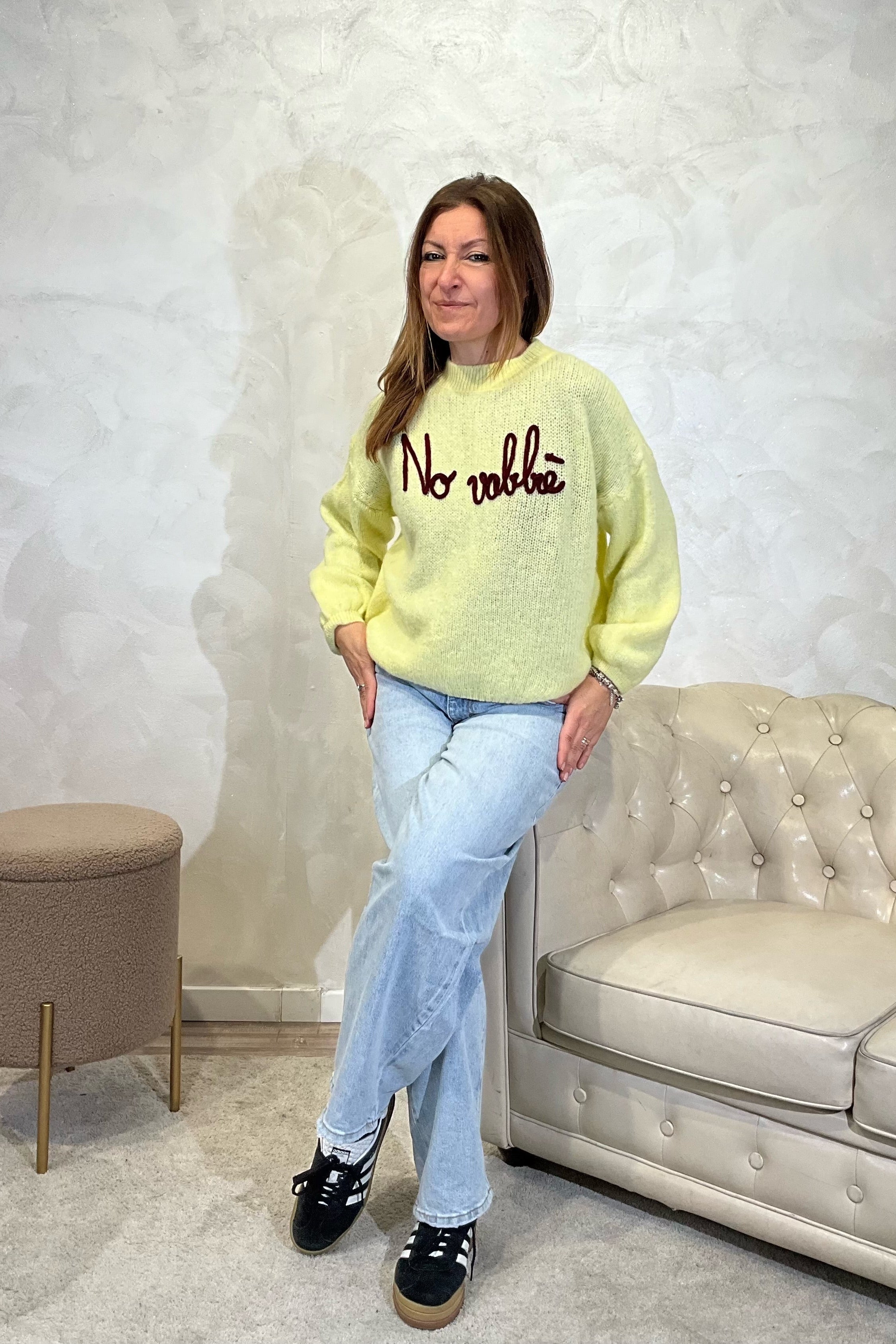 MAGLIONE CON RICAMO NO VABBE' COL. GIALLO