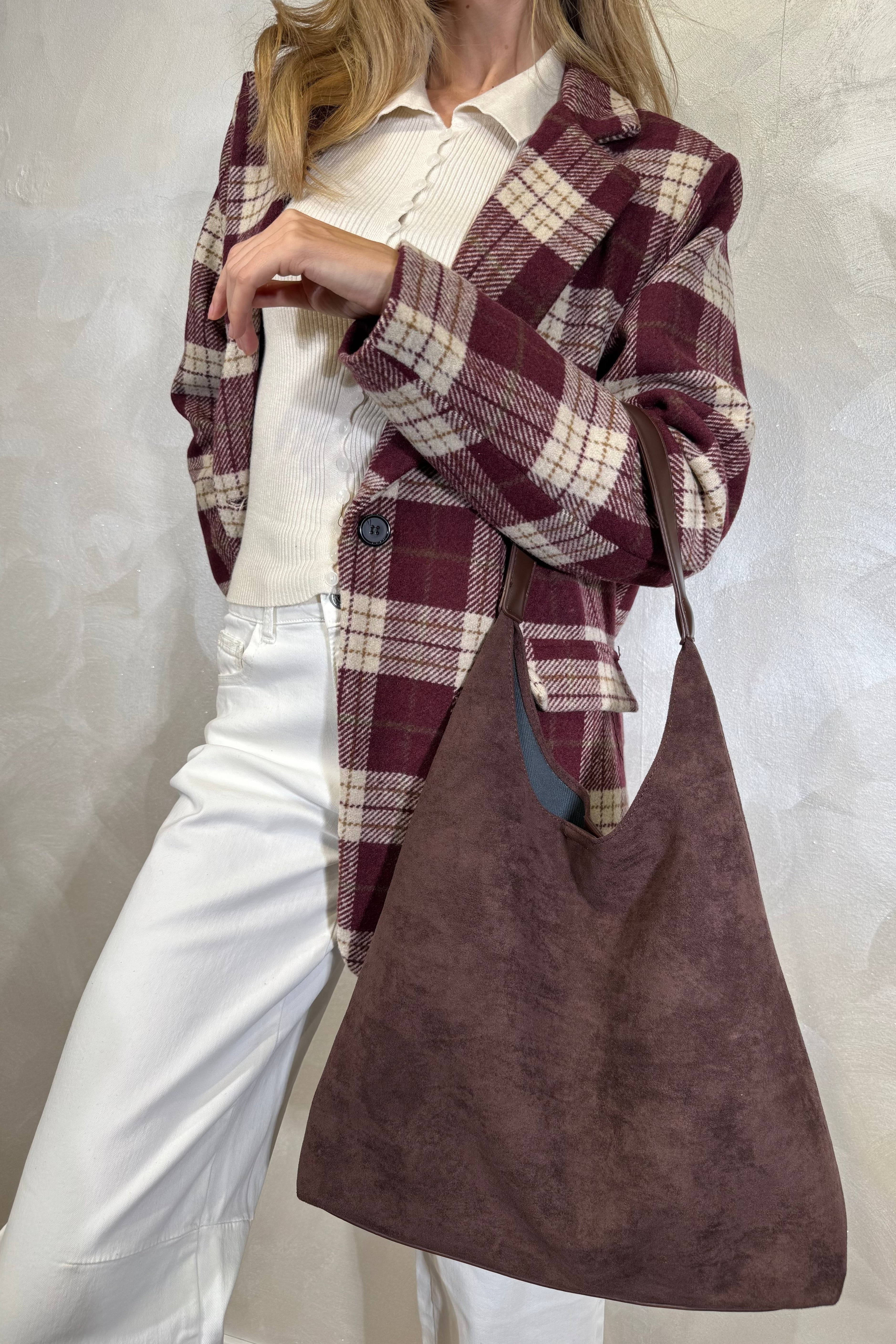 BORSA TRIANGOLARE IN SIMIL CAMOSCIO COL. MORO