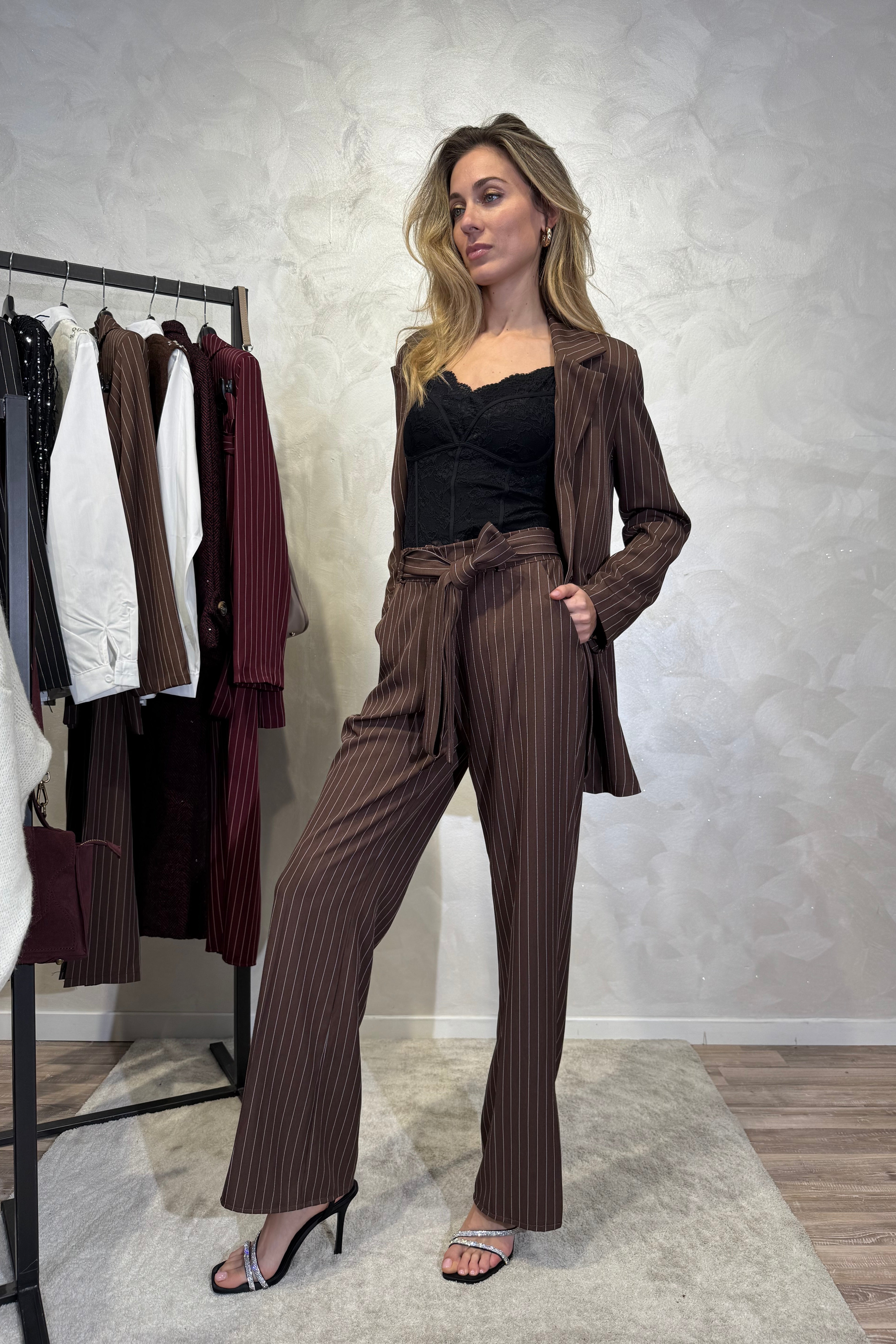 COMPLETO GESSATO  CONTEMPORANEO COL. MORO