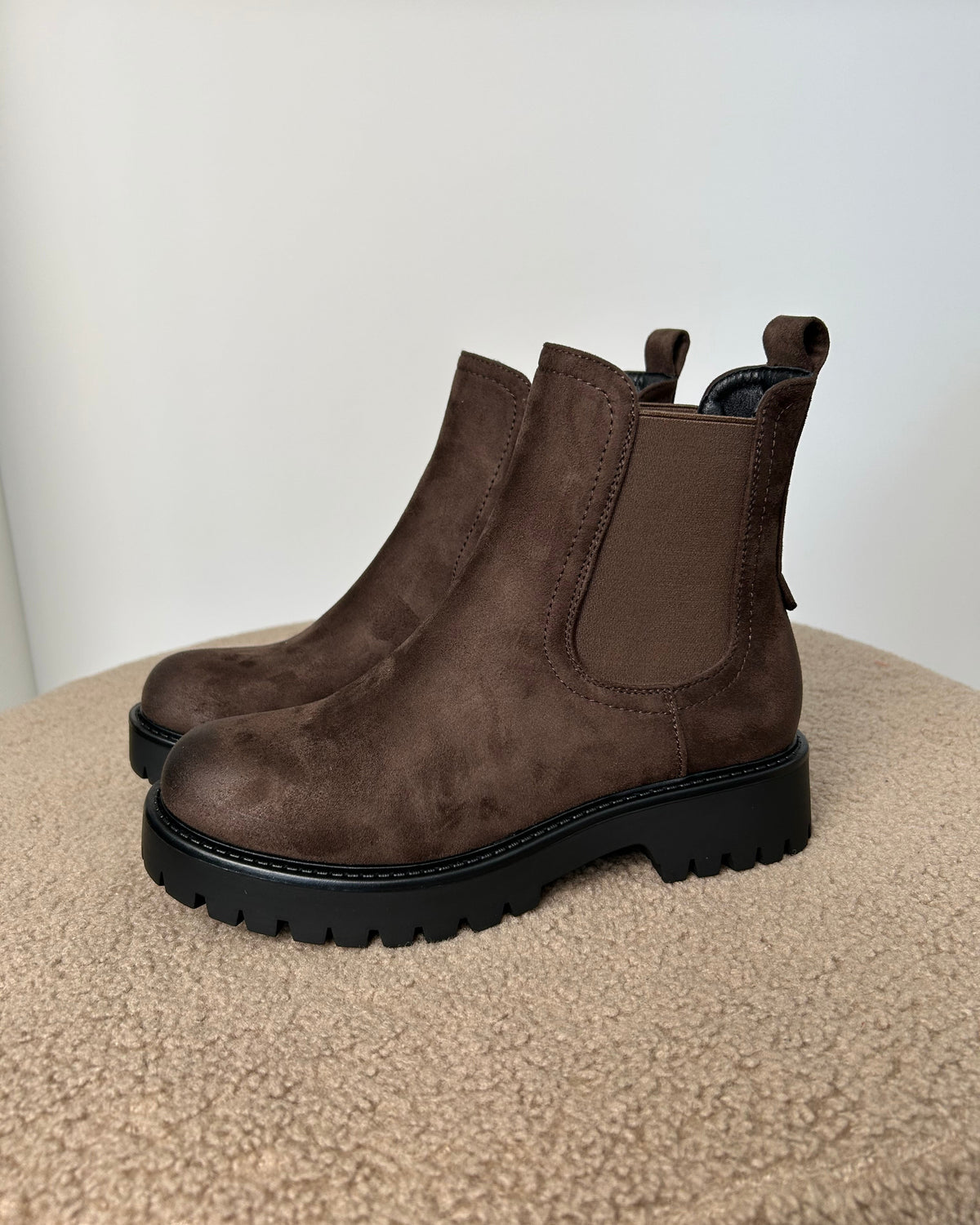 STIVALETTO CHELSEA BOOT CON SUOLA CARRARMATO COL. MOKA