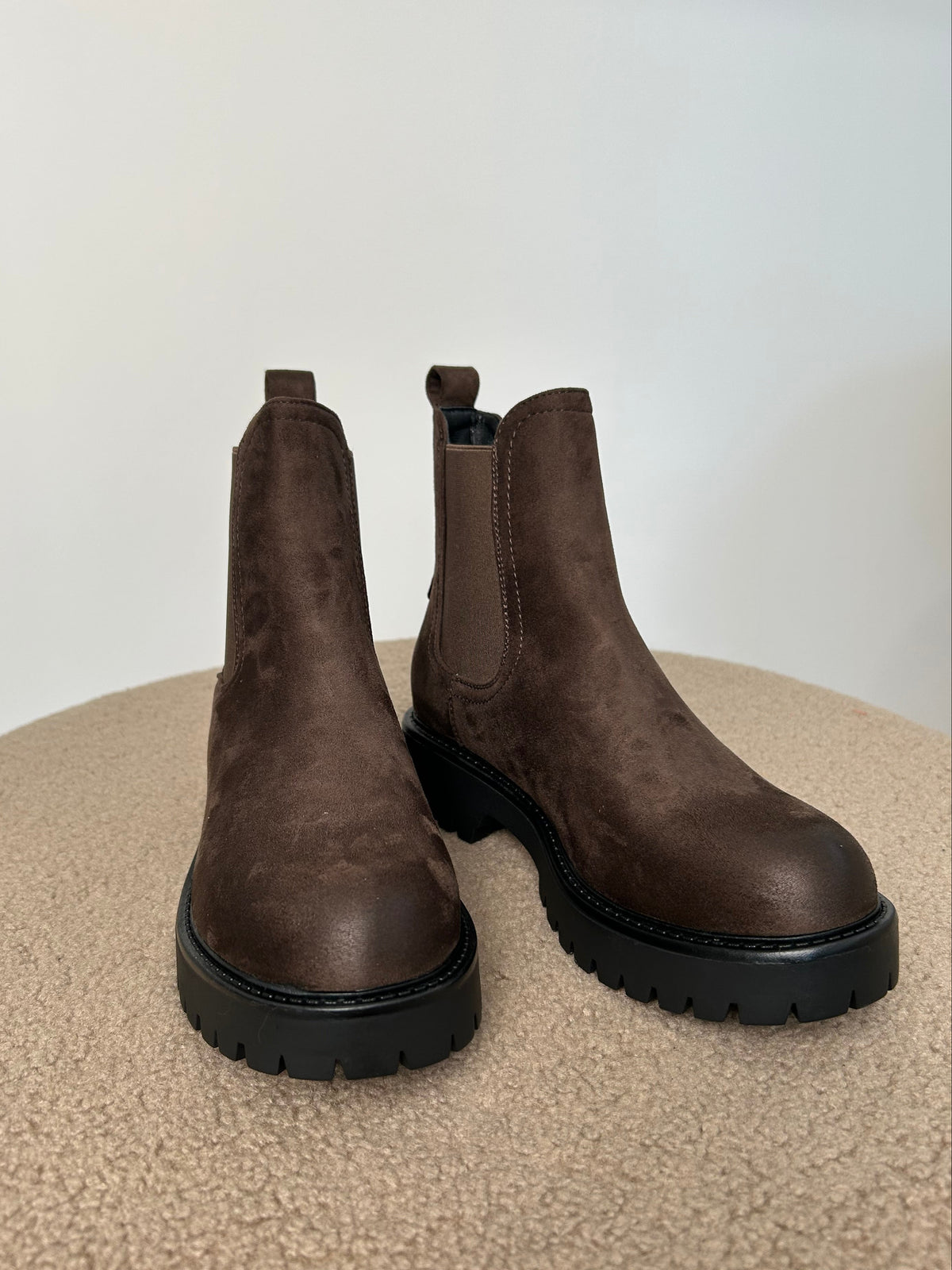 STIVALETTO CHELSEA BOOT CON SUOLA CARRARMATO COL. MOKA