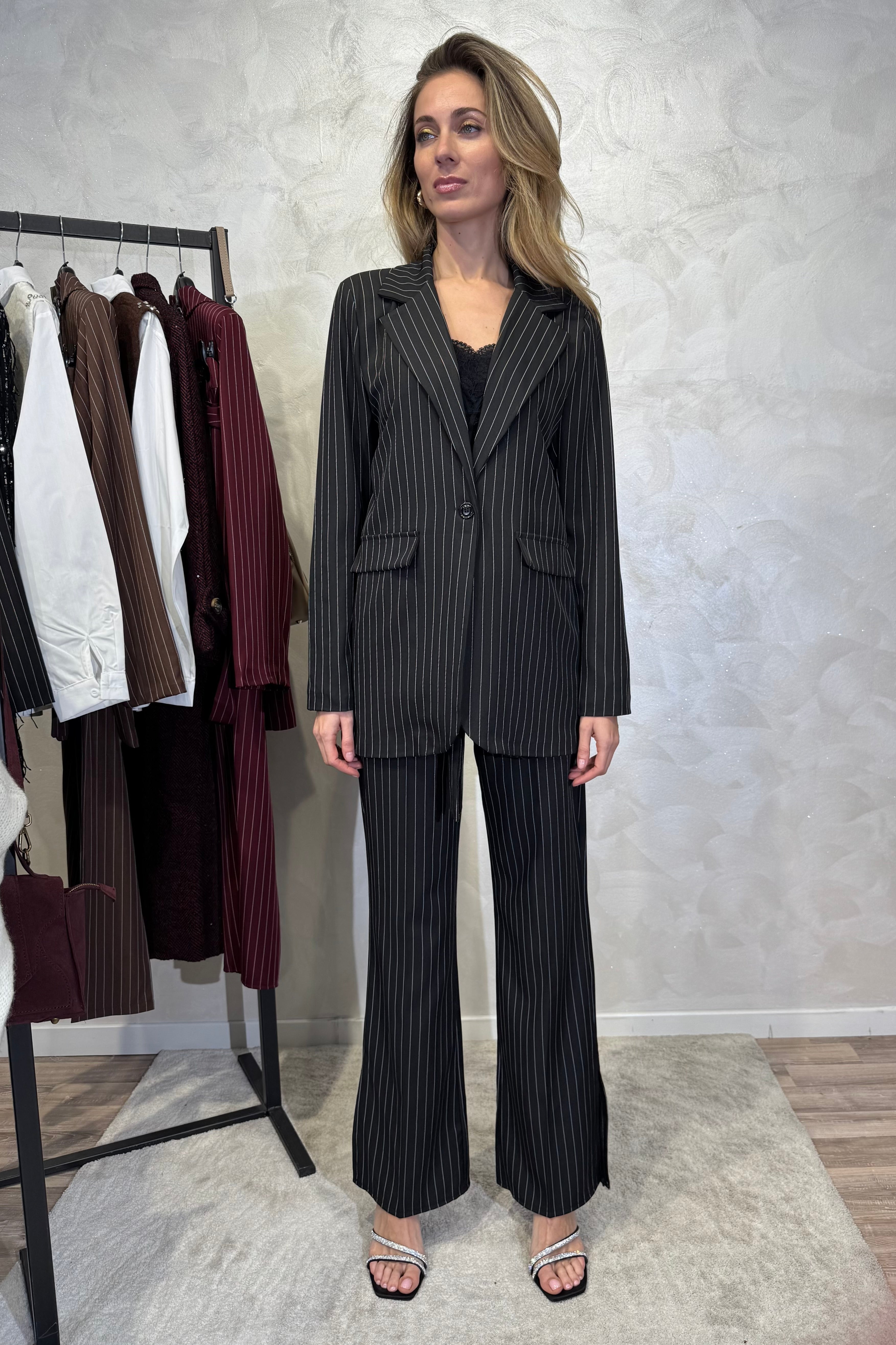 COMPLETO GESSATO  CONTEMPORANEO COL. NERO