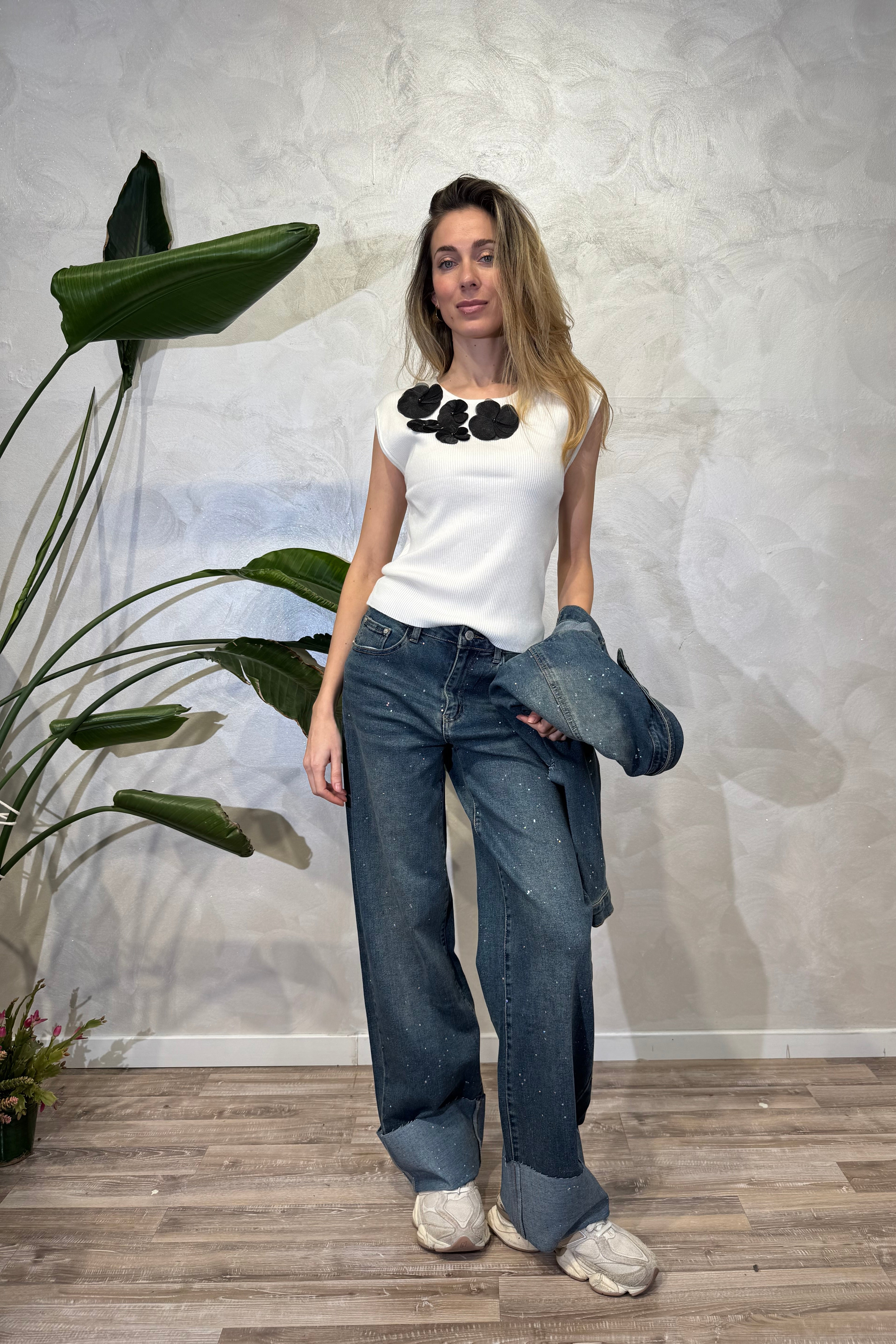 TOP COSTINA CON APPLICAZIONI FLOREALI COL PANNA