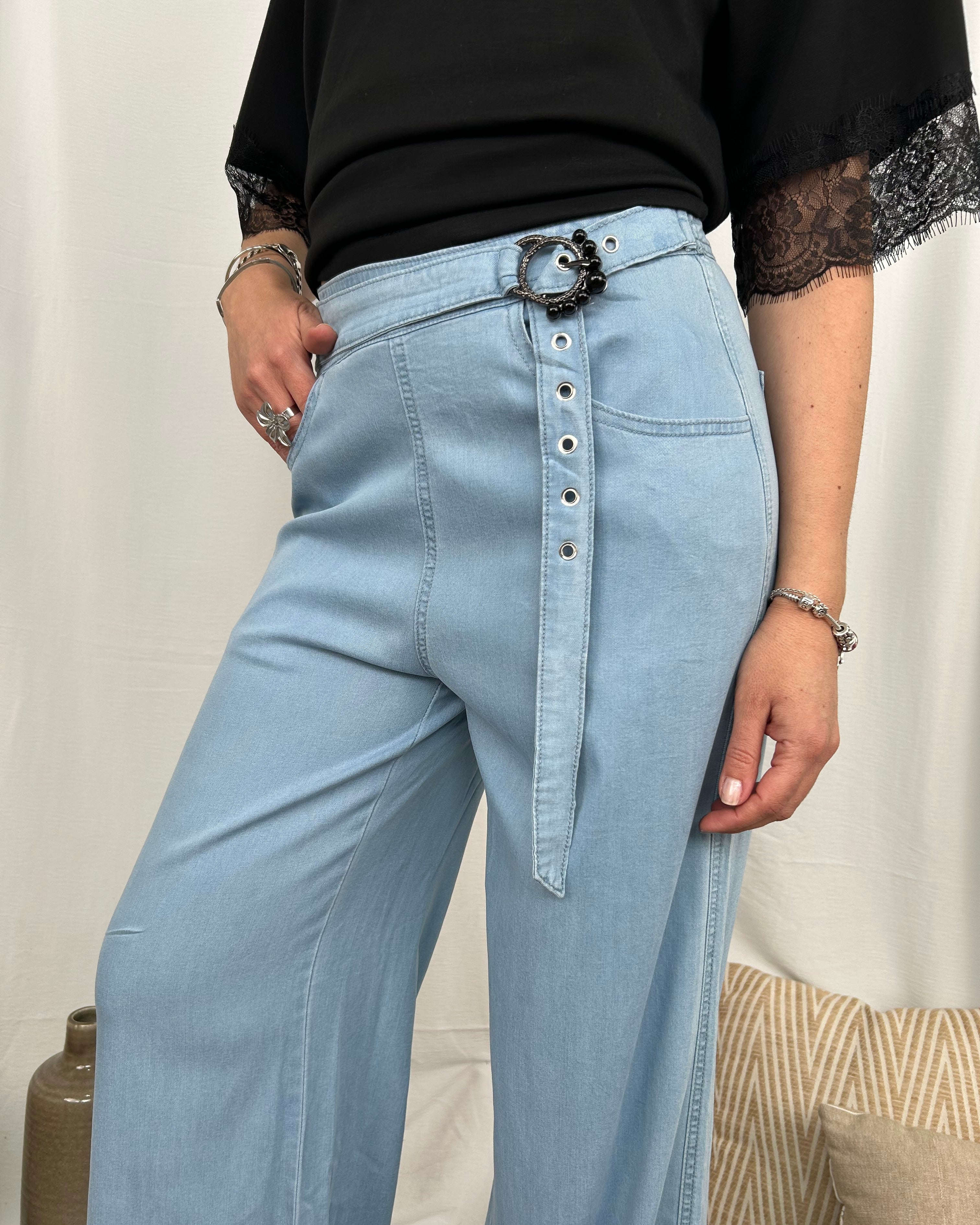 PANTALONI IN CHAMBRAY CON CINTURA DECORATIVA COL. CHIARO