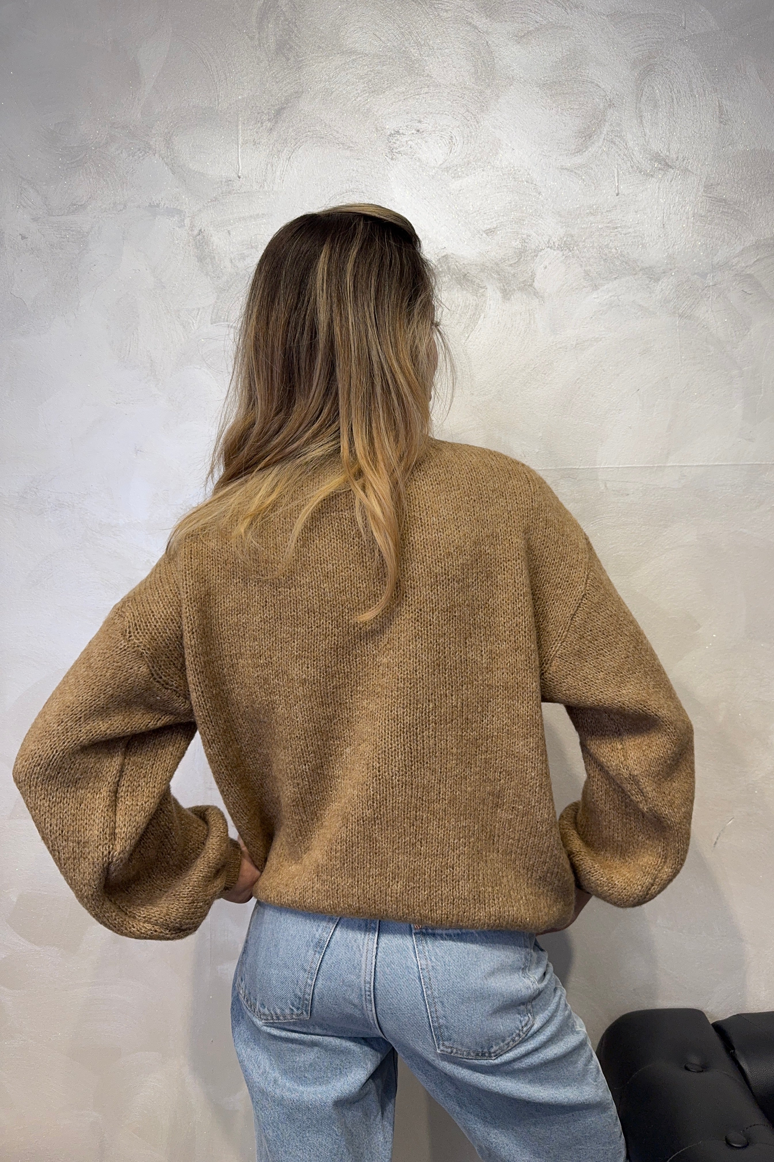 MAGLIONE CON RICAMO "HO SEMPRE RAGIONE" COL.BEIGE