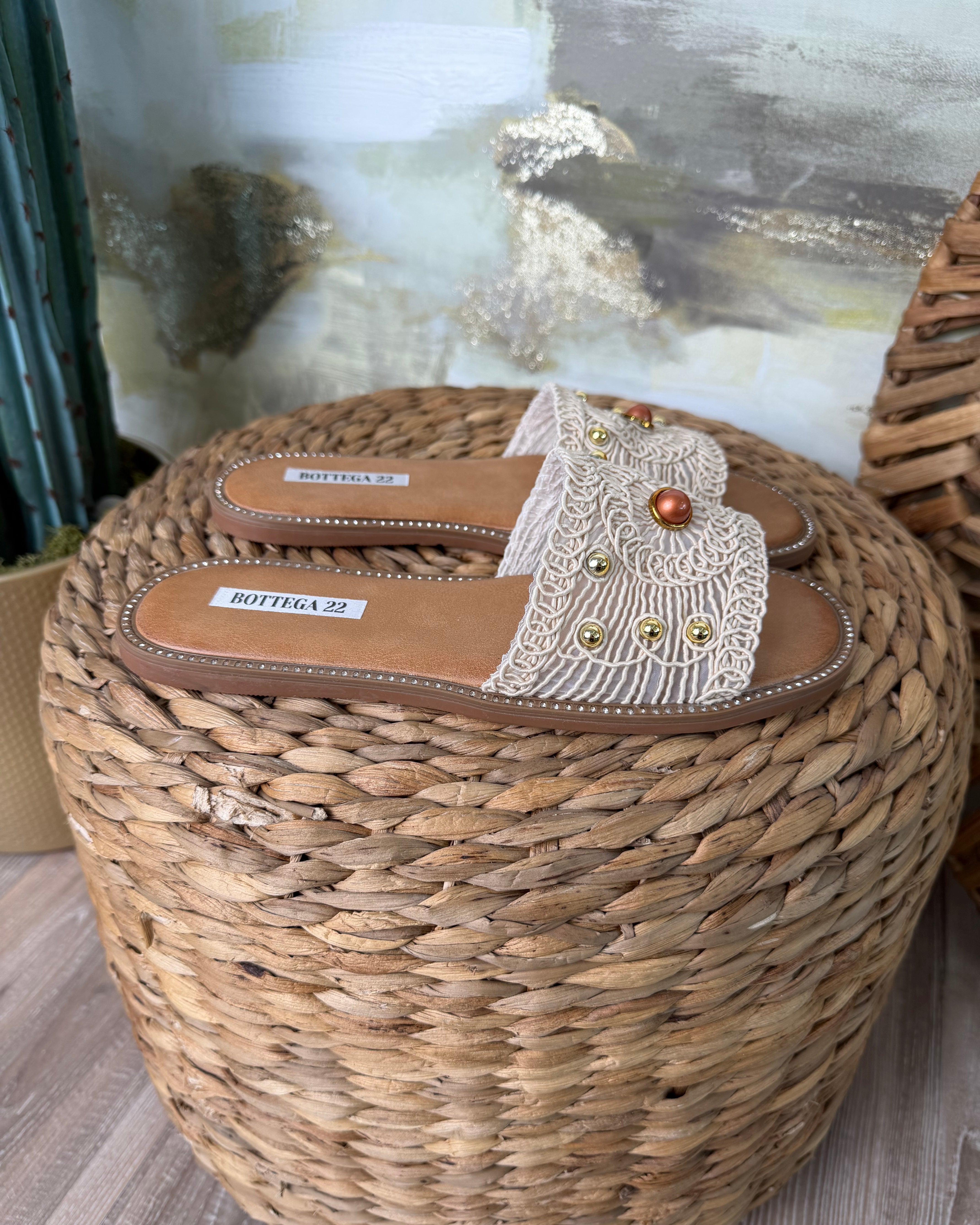 SANDALI CROCHET CON BORCHIE DORATE COL. SABBIA