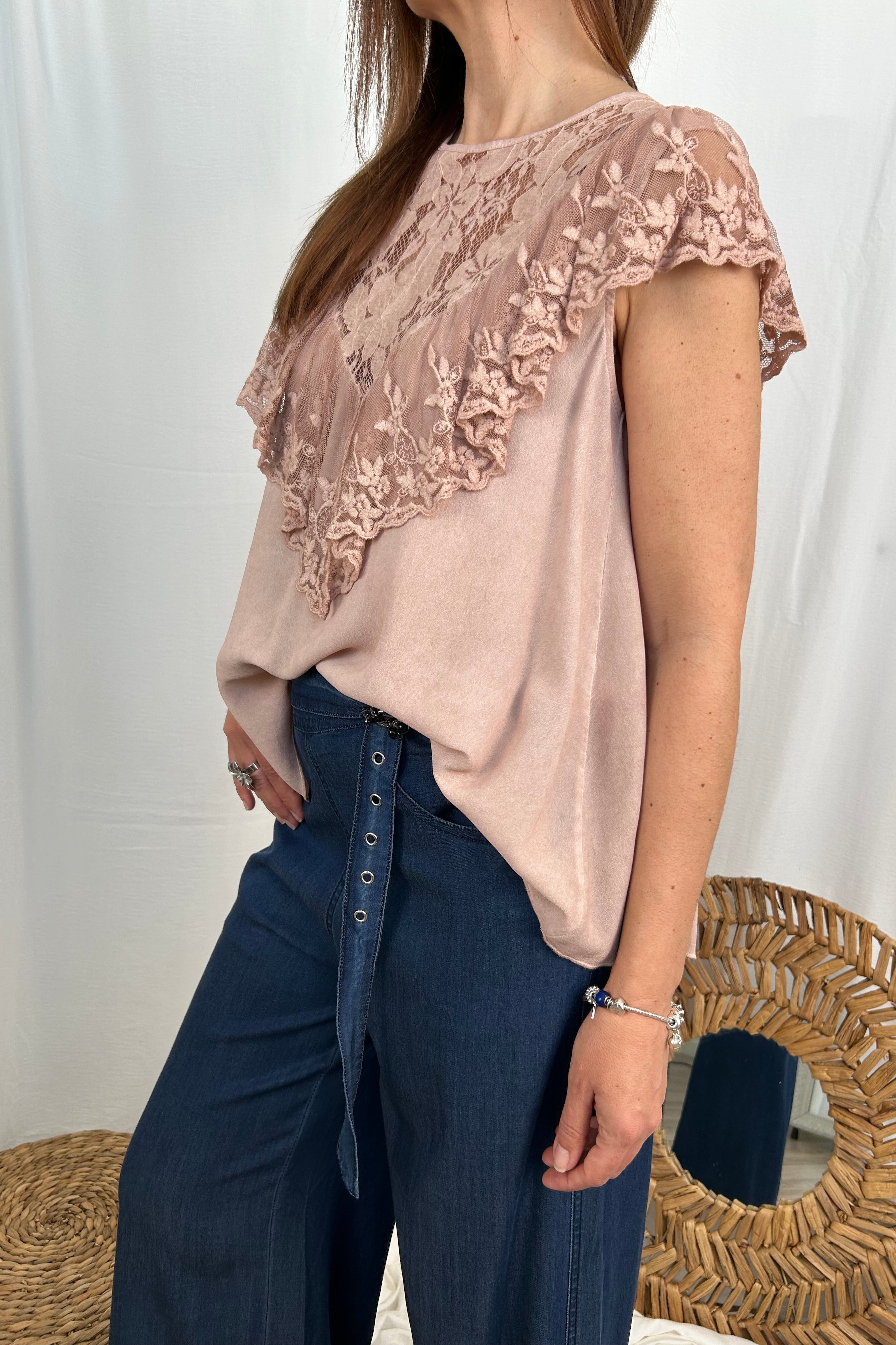 TOP IN PIZZO RICAMATO CON EFFETTO TINTA A FREDDO COL. ROSA ANTIQUE