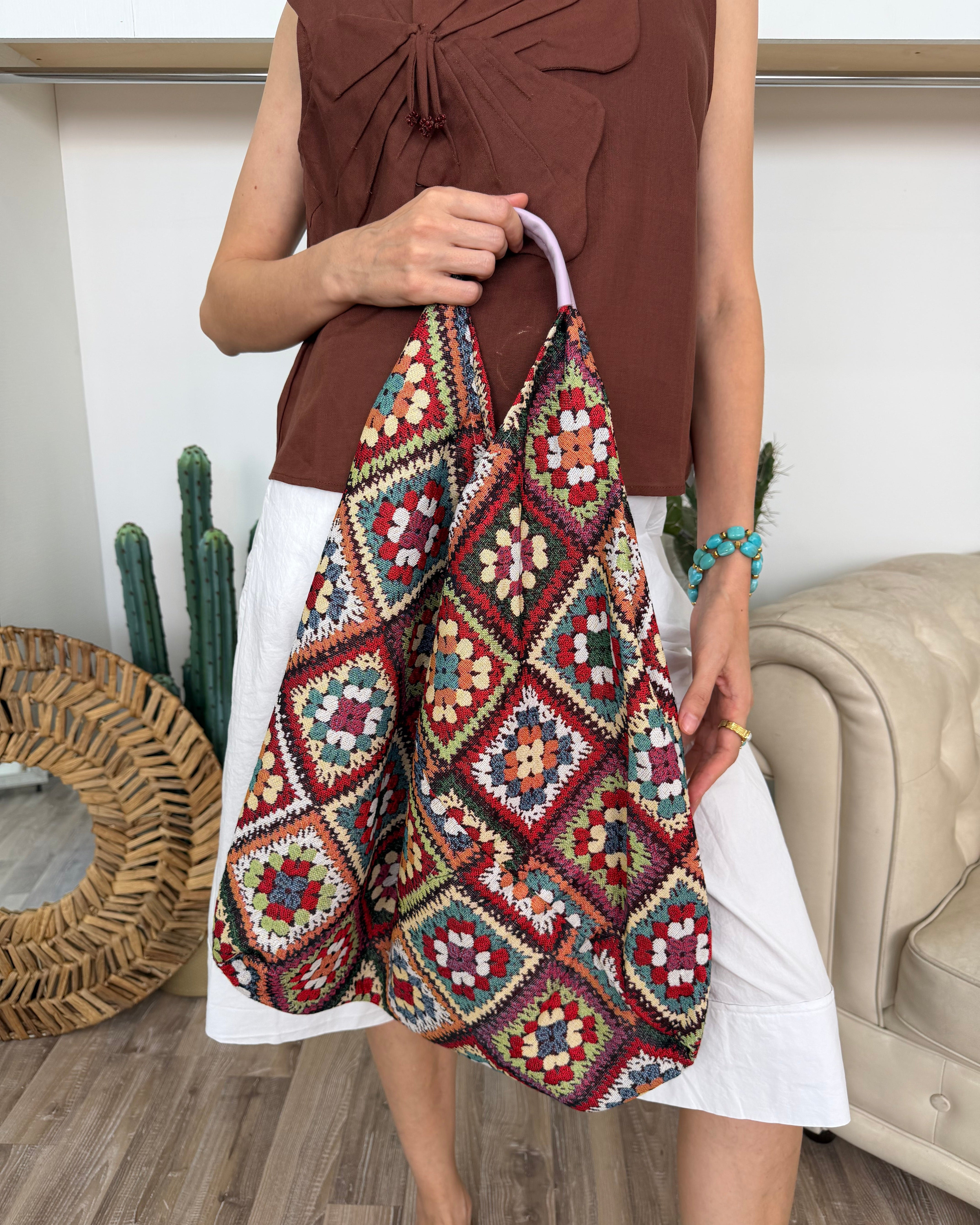 BORSA ARTIGIANALE IN TESSUTO CON MANICO ECOPELLE MOD. FLOWERS