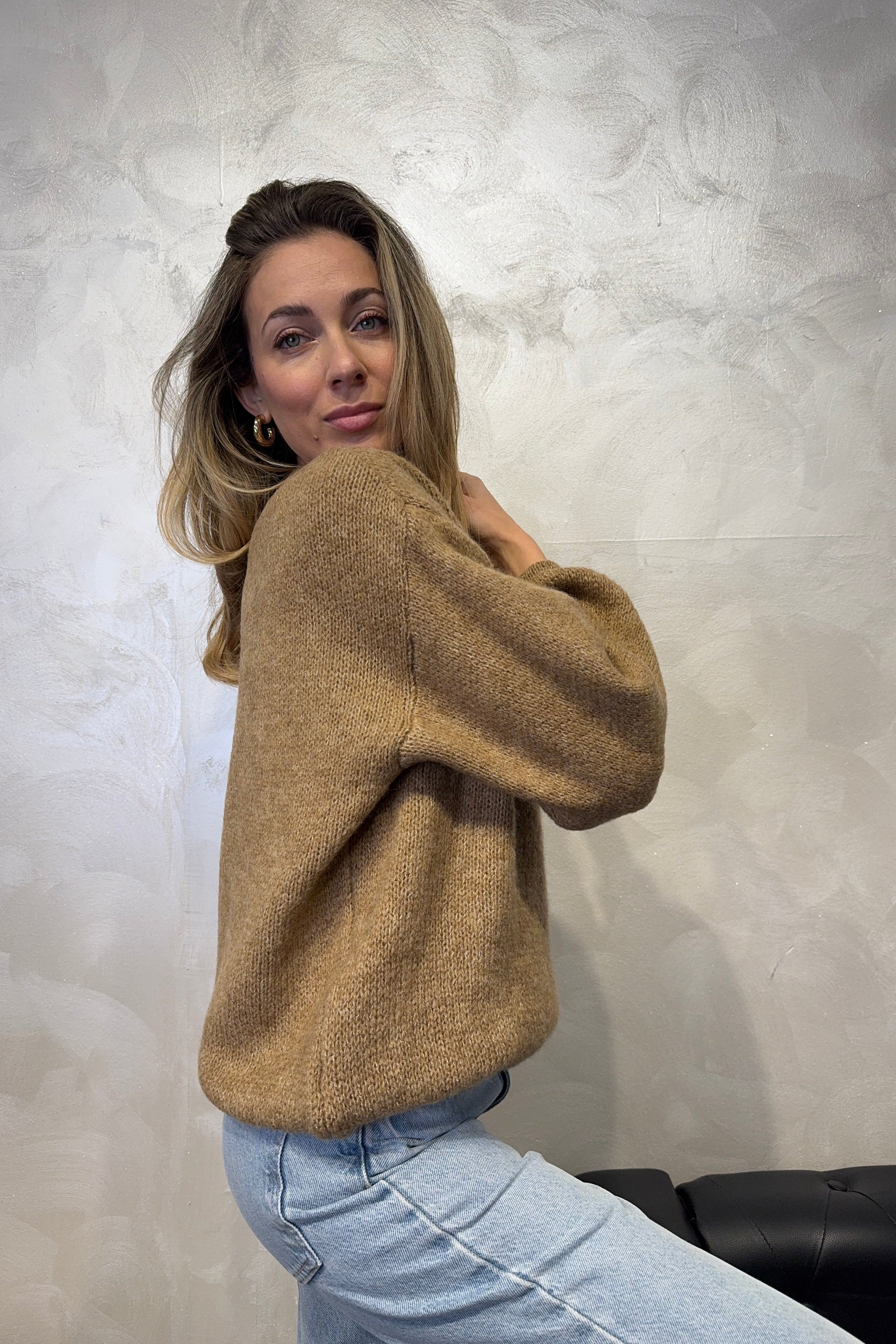 MAGLIONE CON RICAMO "HO SEMPRE RAGIONE" COL.BEIGE