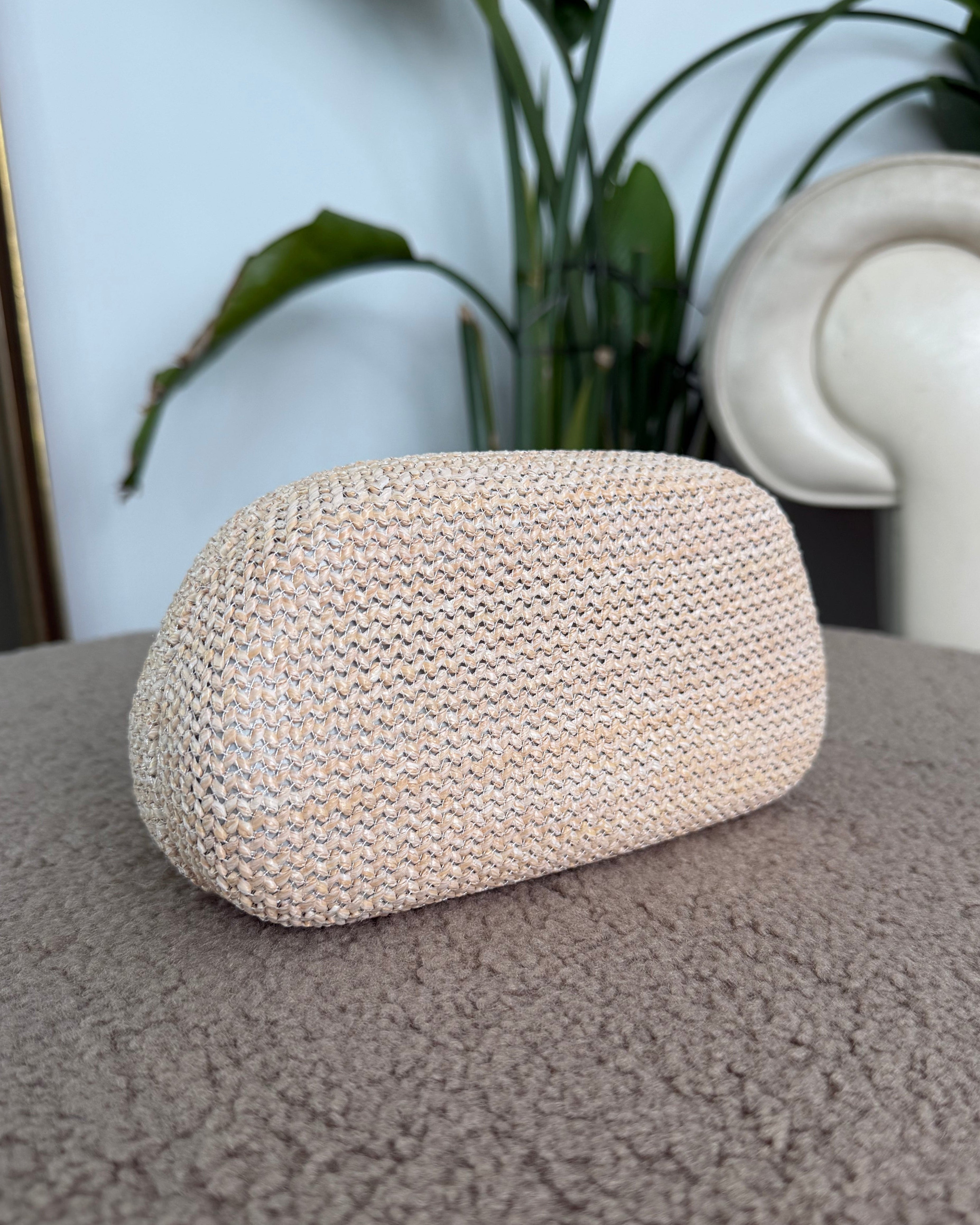 POCHETTE INTRECCIATA CON DETTAGLIO RIGIDO COL. BEIGE