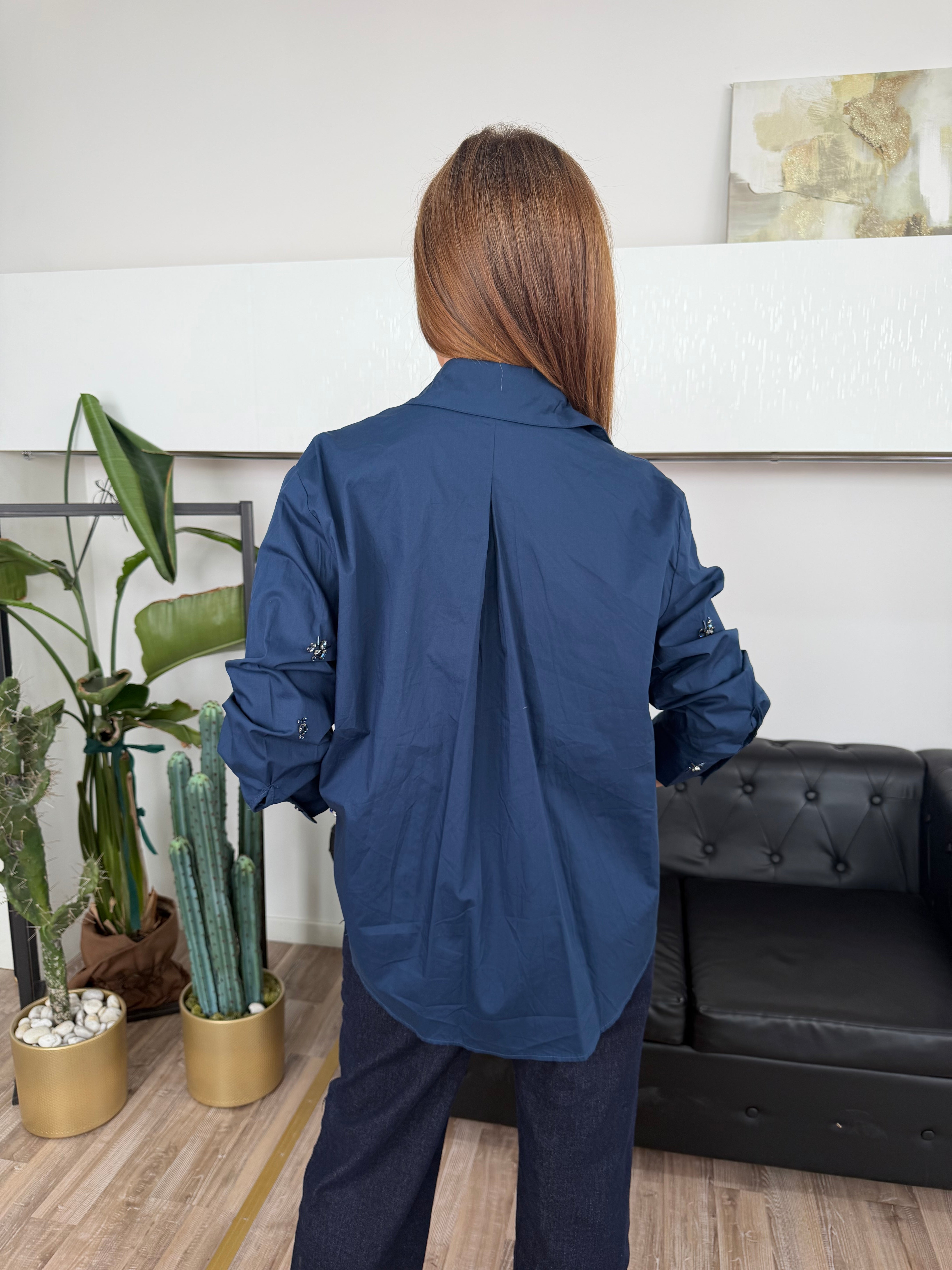 CAMICIA CON APPLICAZIONI DECORATIVE COL. BLU
