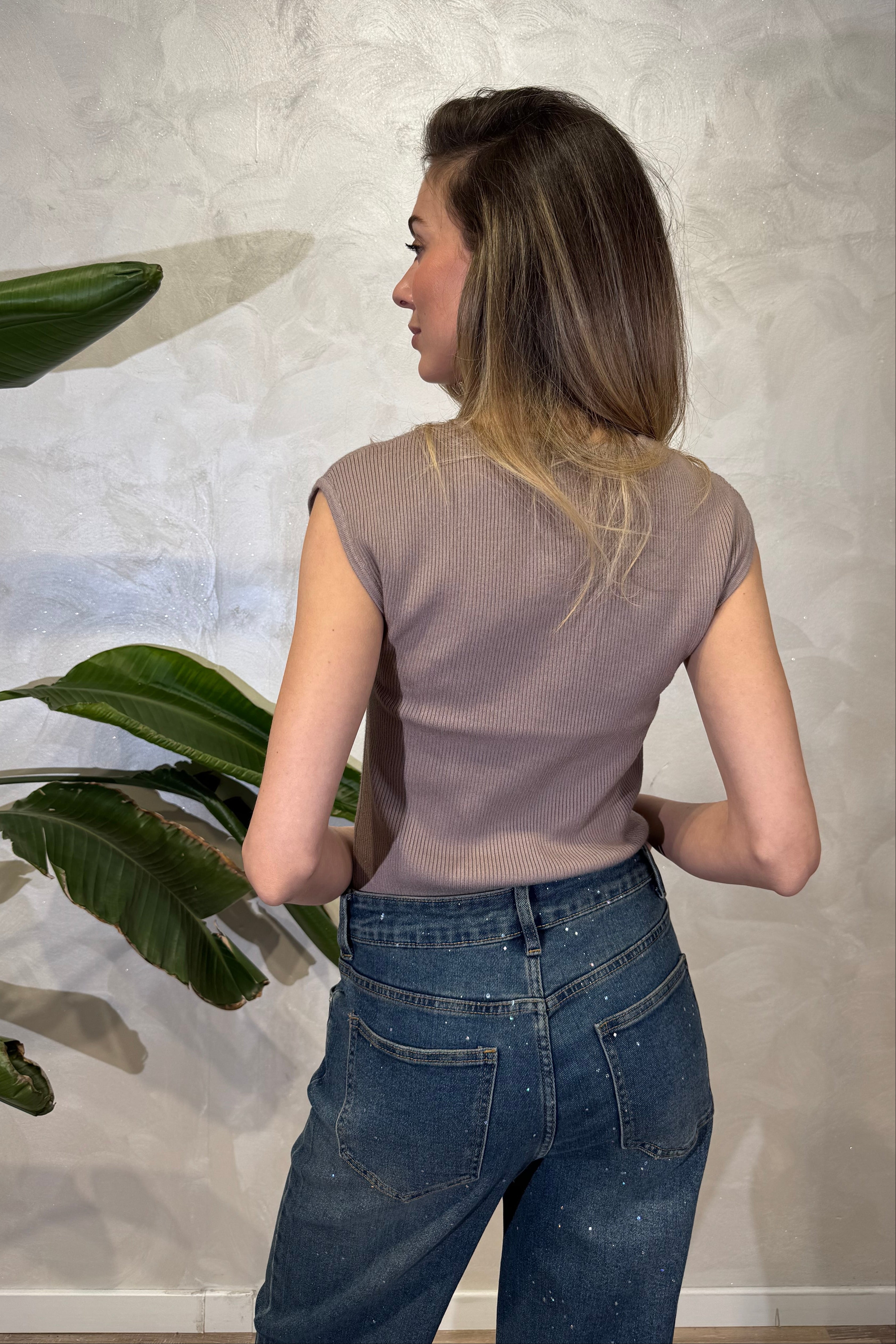 TOP COSTINA CON APPLICAZIONI FLOREALI COL TORTORA