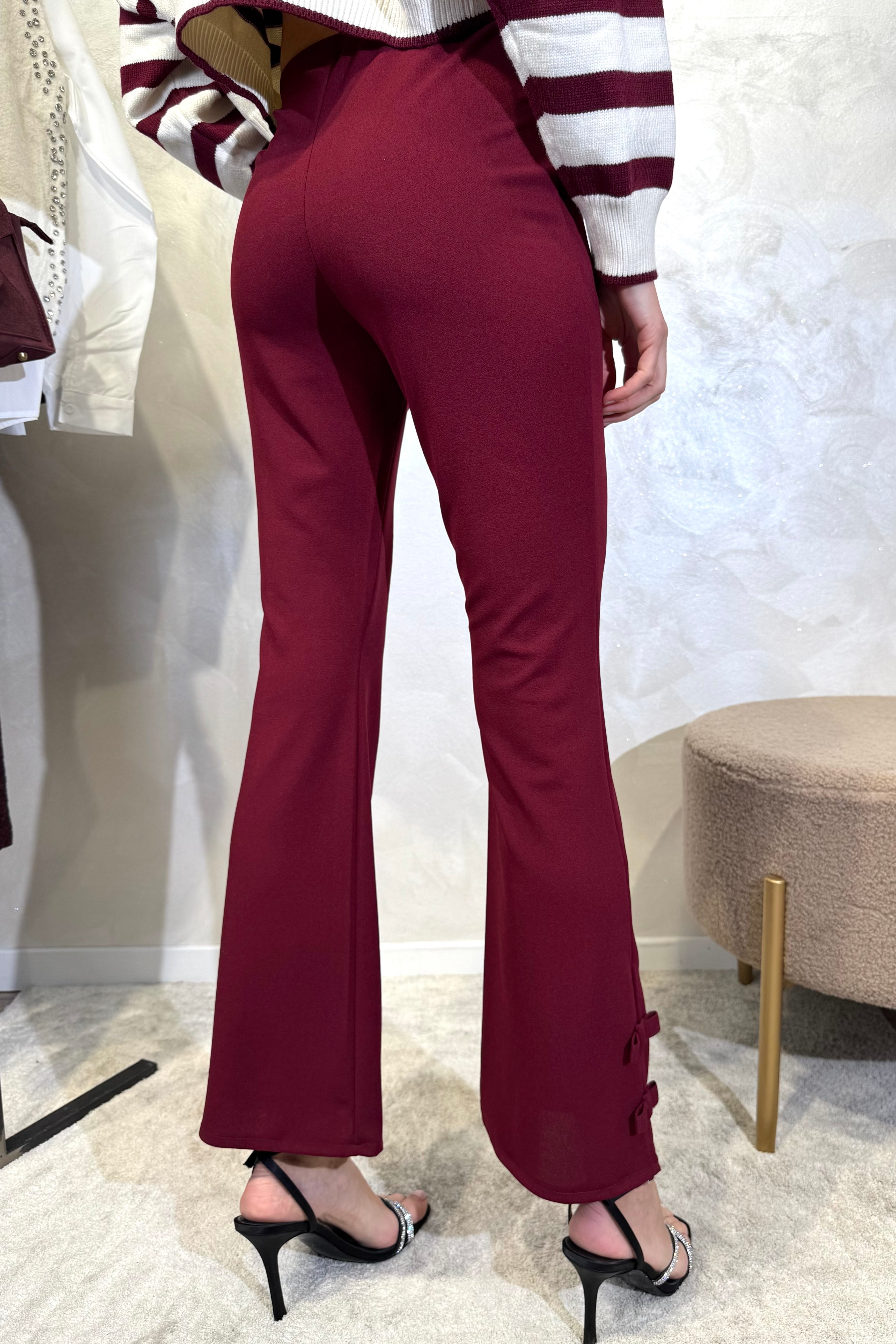 PANTALONE A ZAMPA CON DETTAGLI FIOCCO AL FONDO GAMBA COL. BORDEAUX