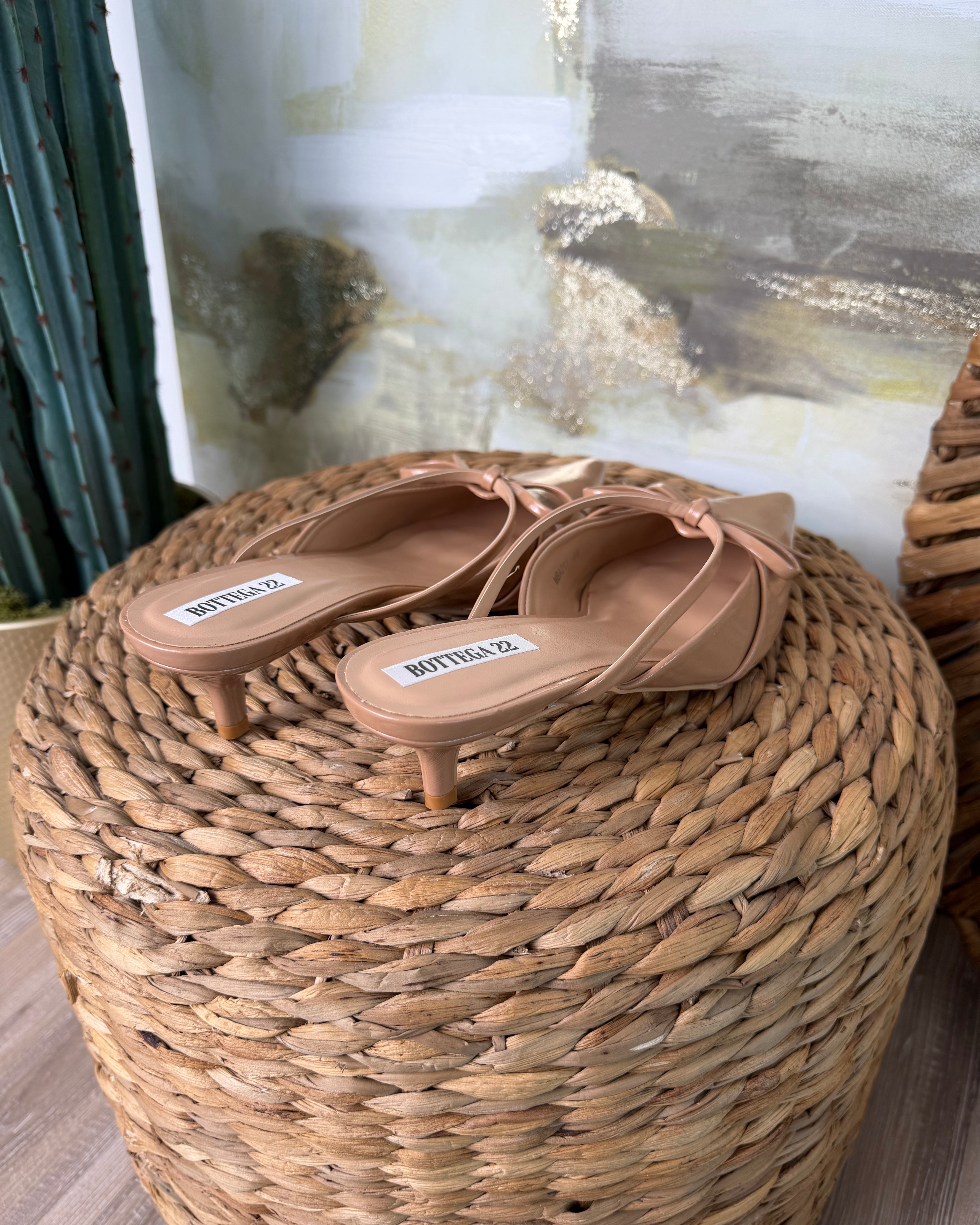 MULES VERNICIATI CON FIOCCO COL. BEIGE