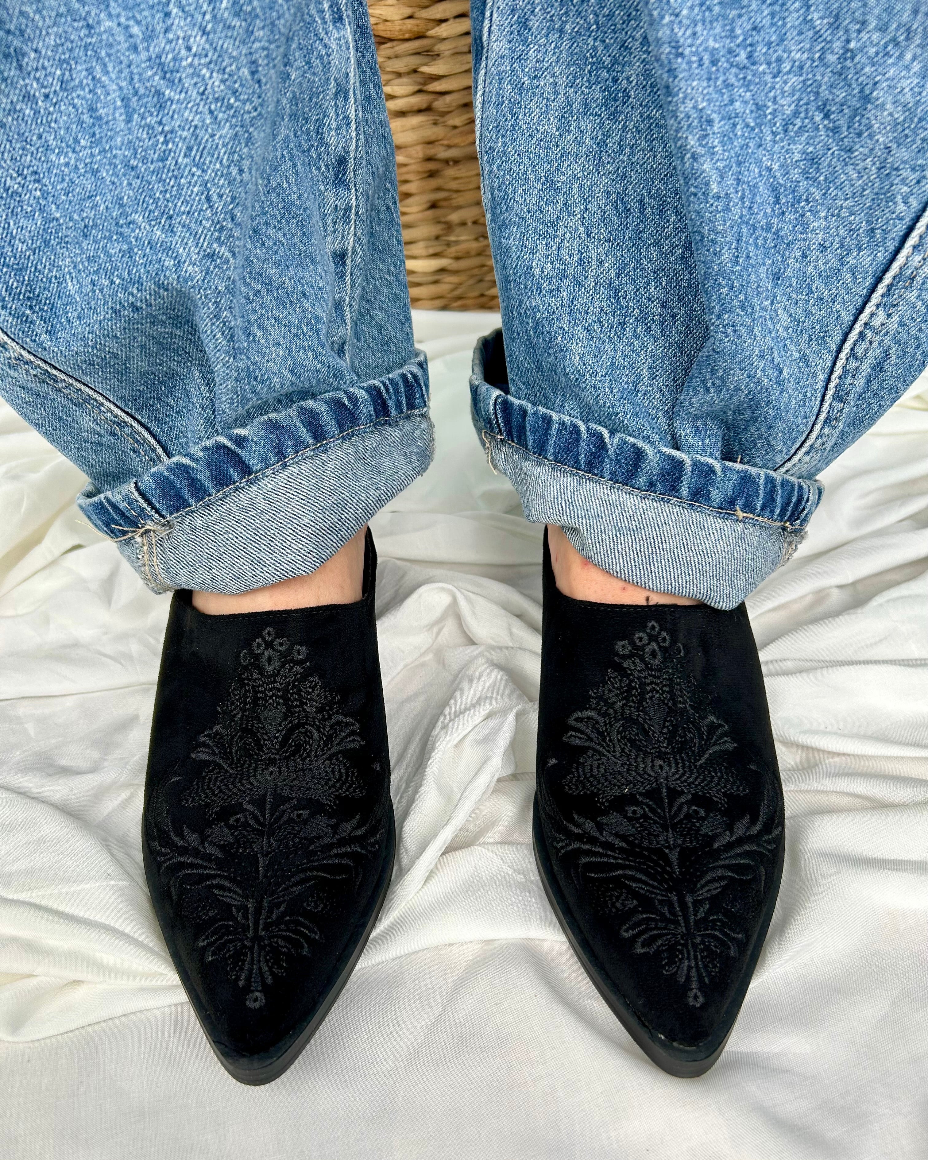 SCARPA SABOT DONNA SCAMOSCIATI RICAMATI COL NERO