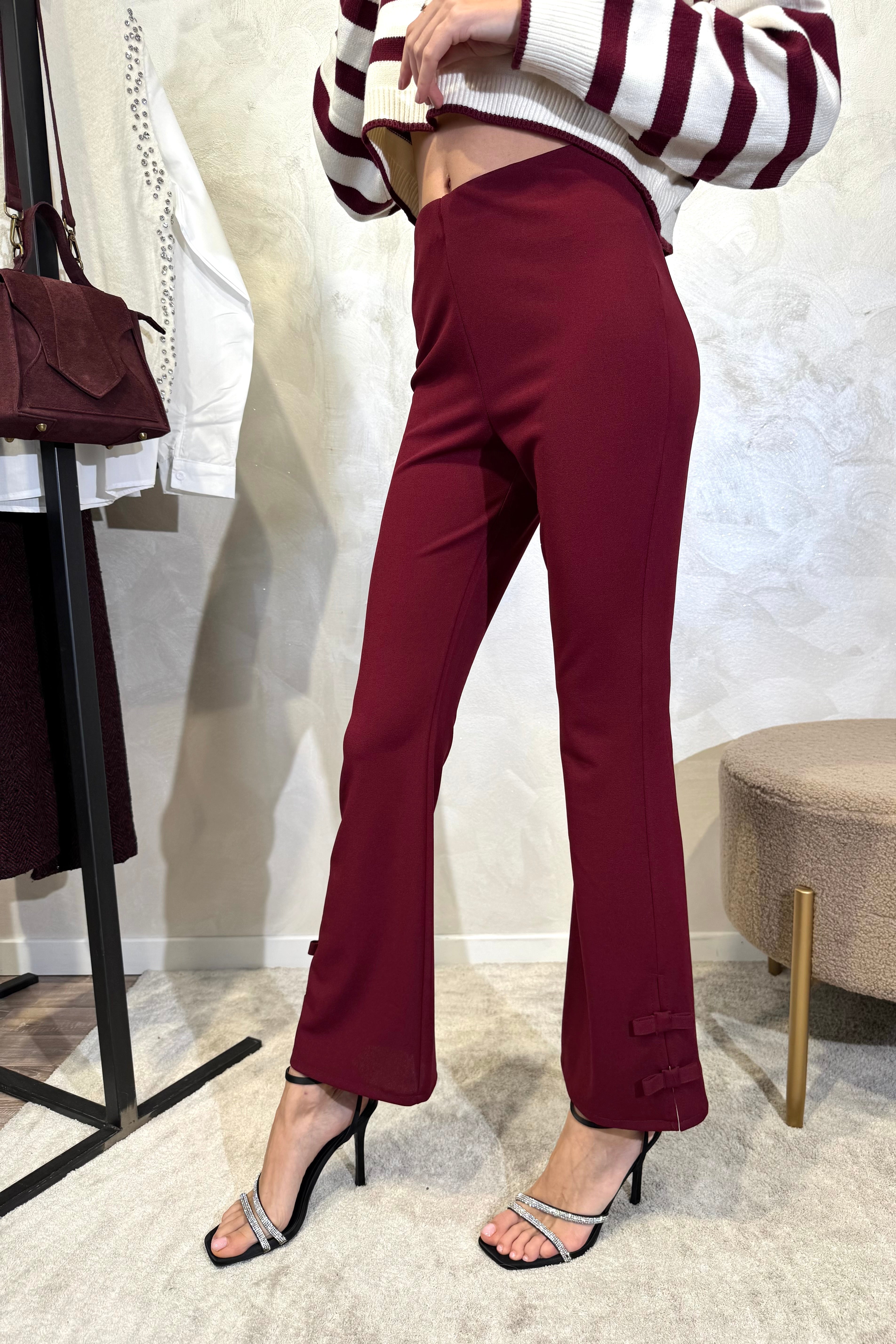 PANTALONE A ZAMPA CON DETTAGLI FIOCCO AL FONDO GAMBA COL. BORDEAUX