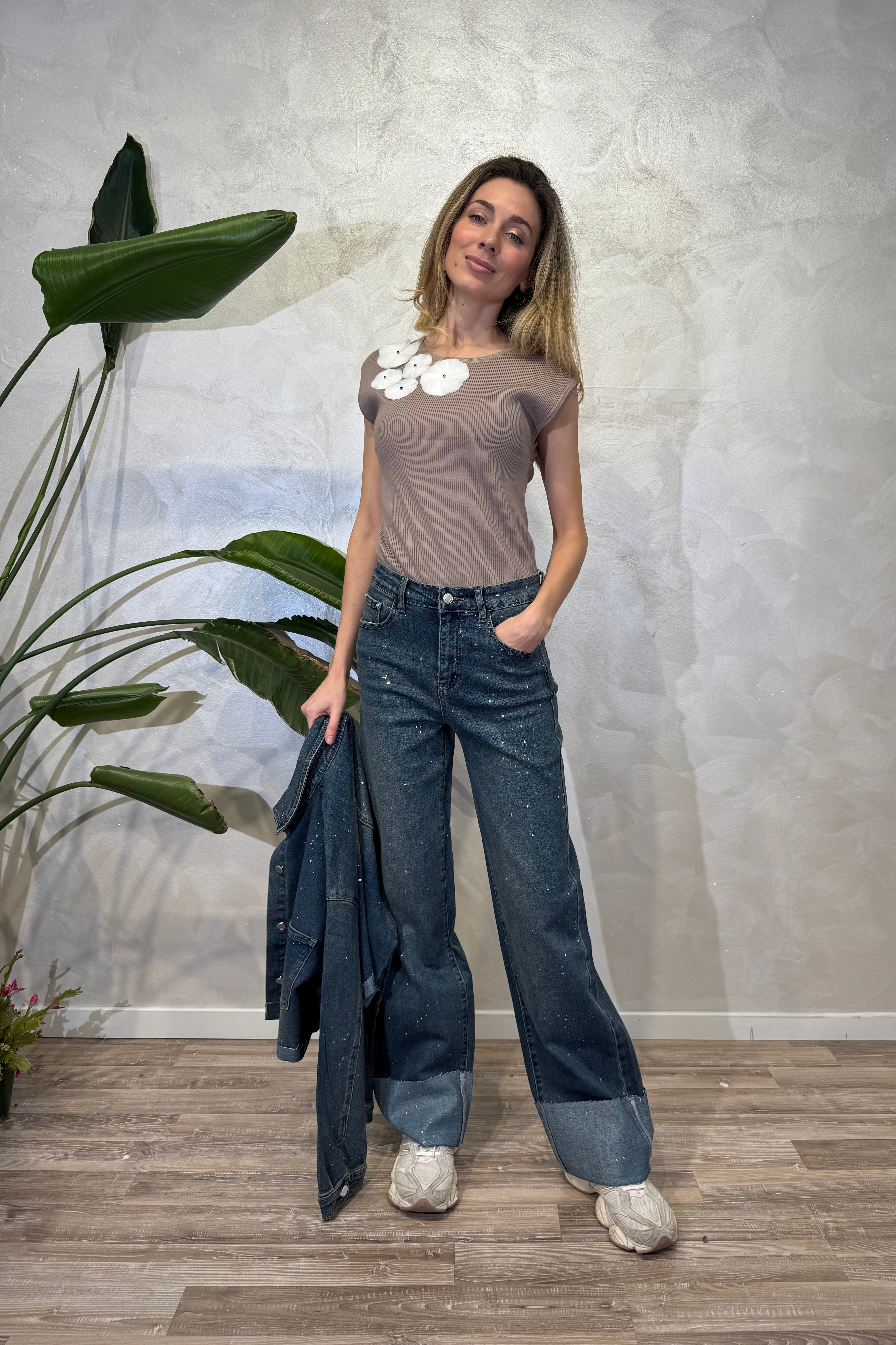 TOP COSTINA CON APPLICAZIONI FLOREALI COL TORTORA