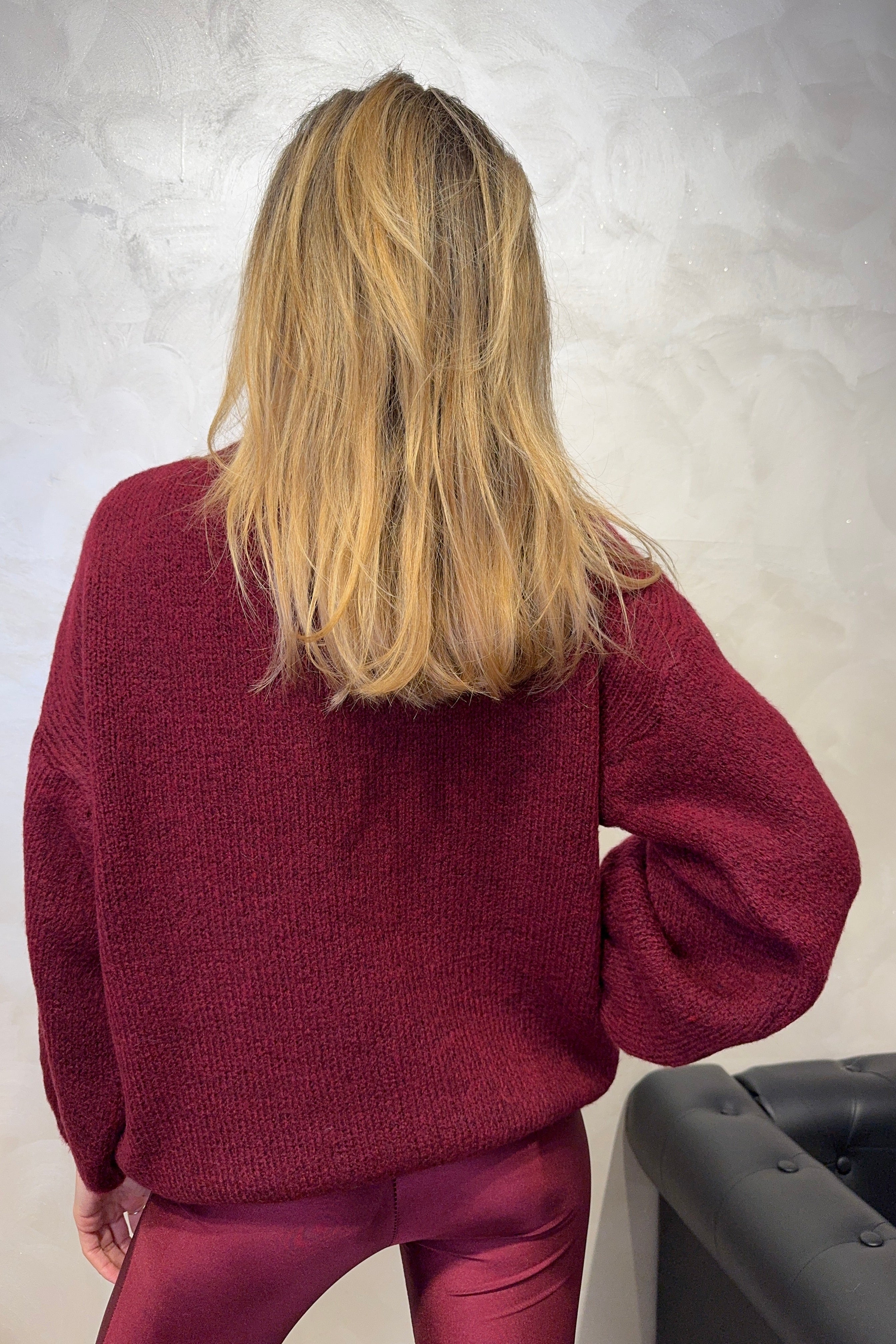 MAGLIONE CON RICAMO "NON MI DOVETE STRESSARE" COL. BORDEAUX