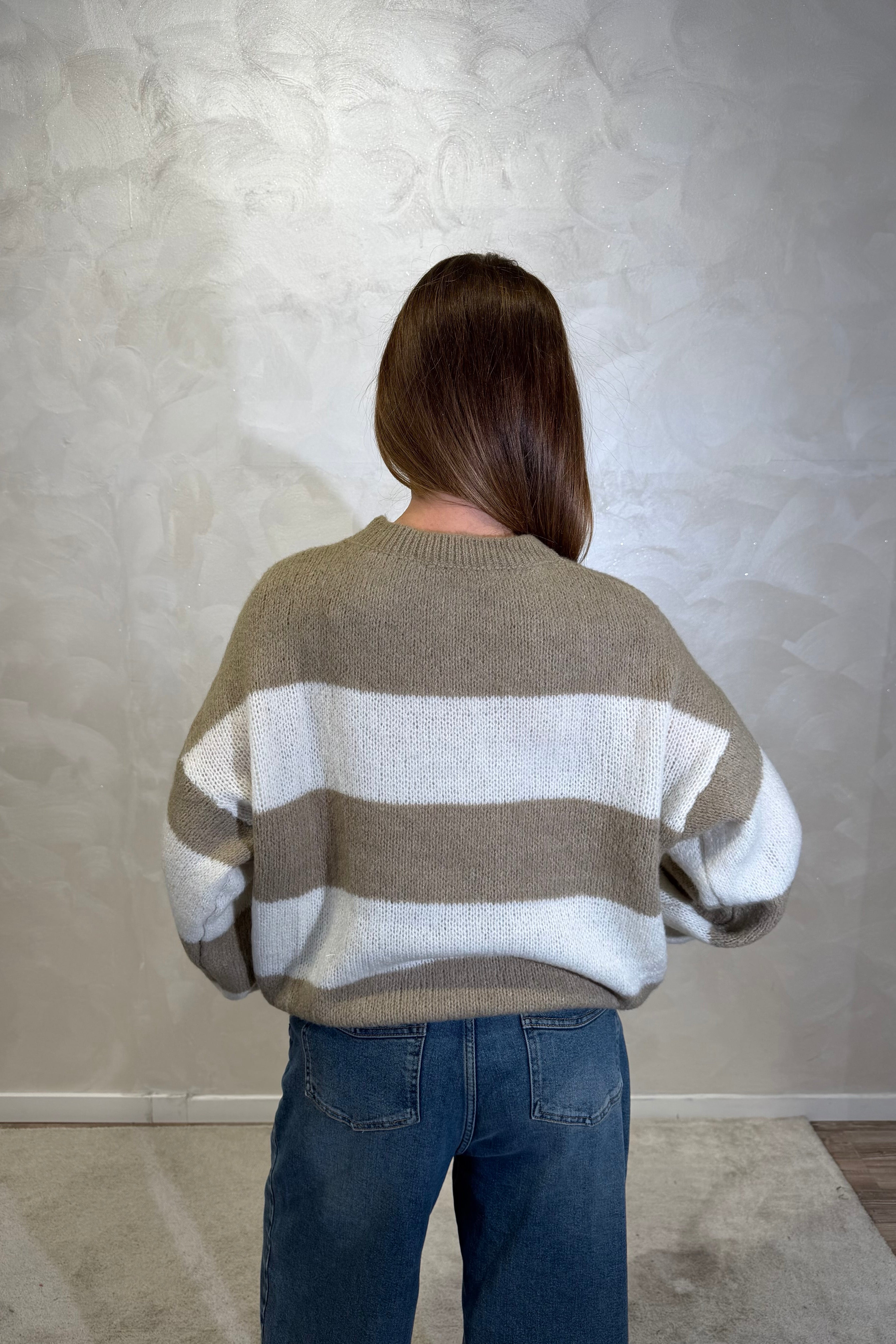 MAGLIONE RIGATO CON RICAMO " DI MATTINA NON PARLATEMI" COL.SABBIA